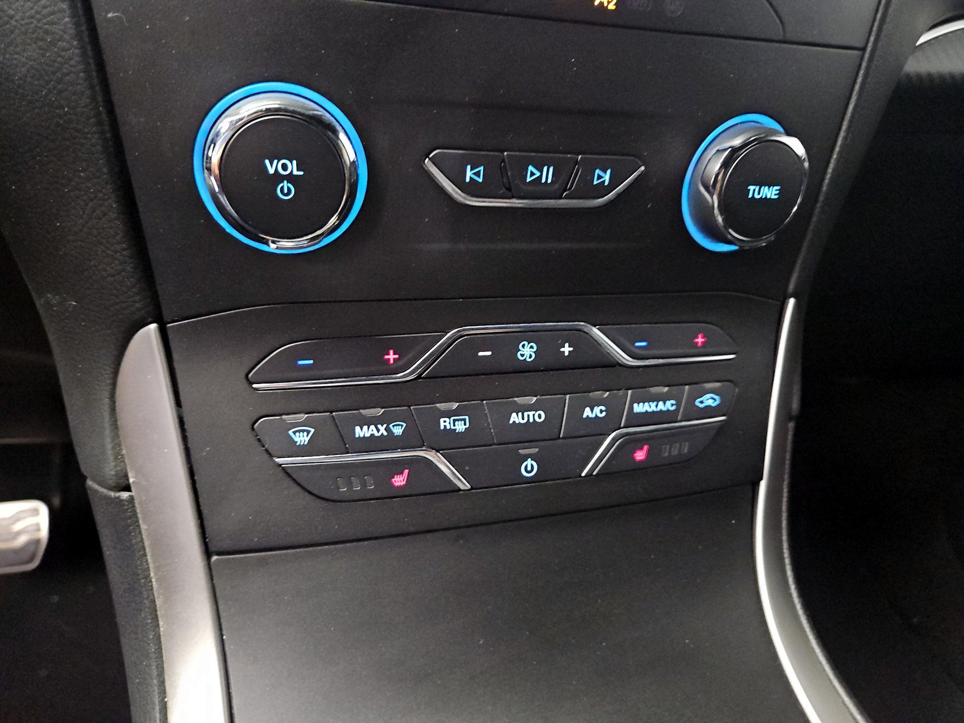 Thumbnail: 2020 Ford Edge - 17