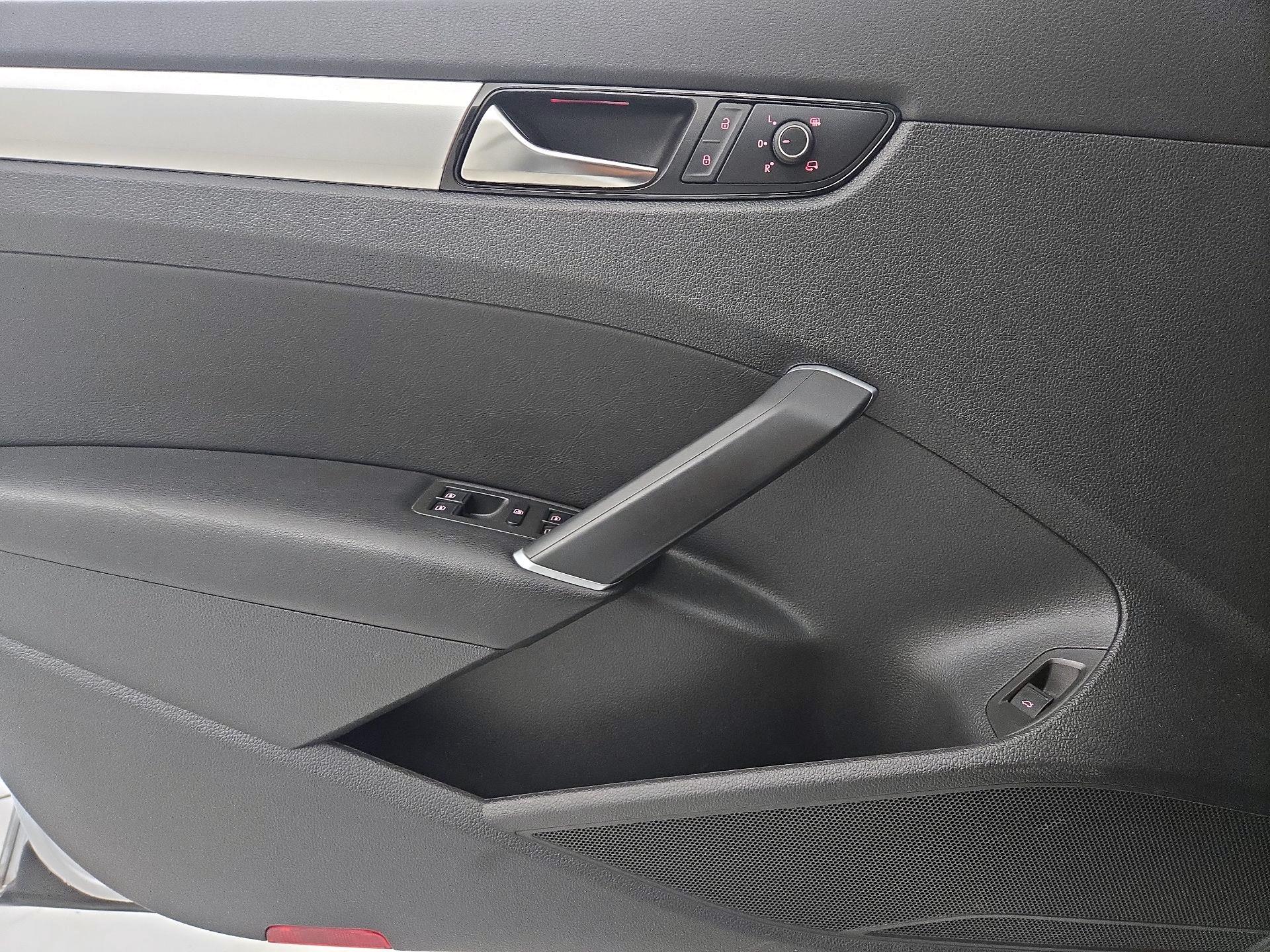 Thumbnail: 2020 Volkswagen Passat - 12