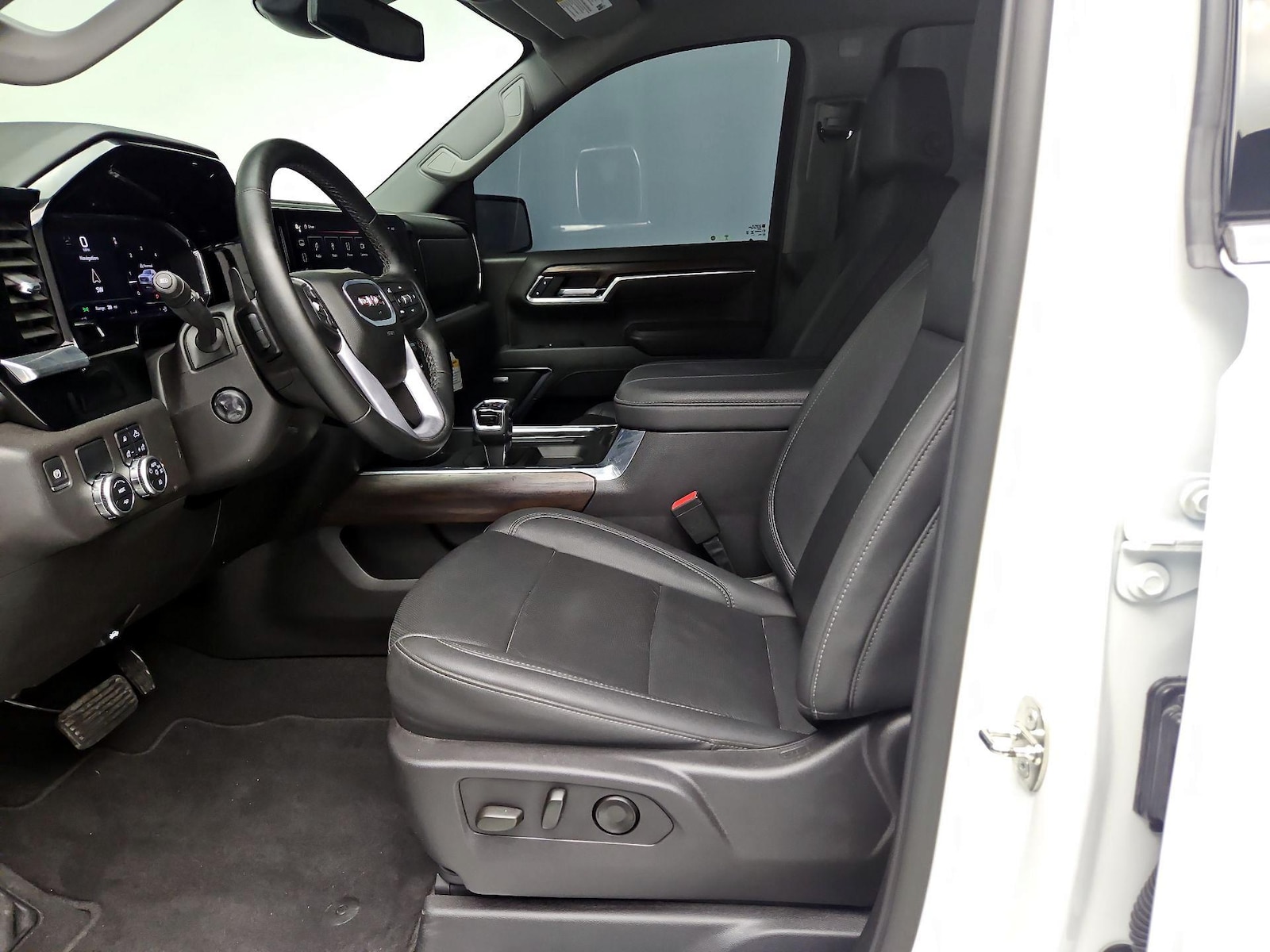 2024 GMC Sierra 1500 SLT - Photo 12