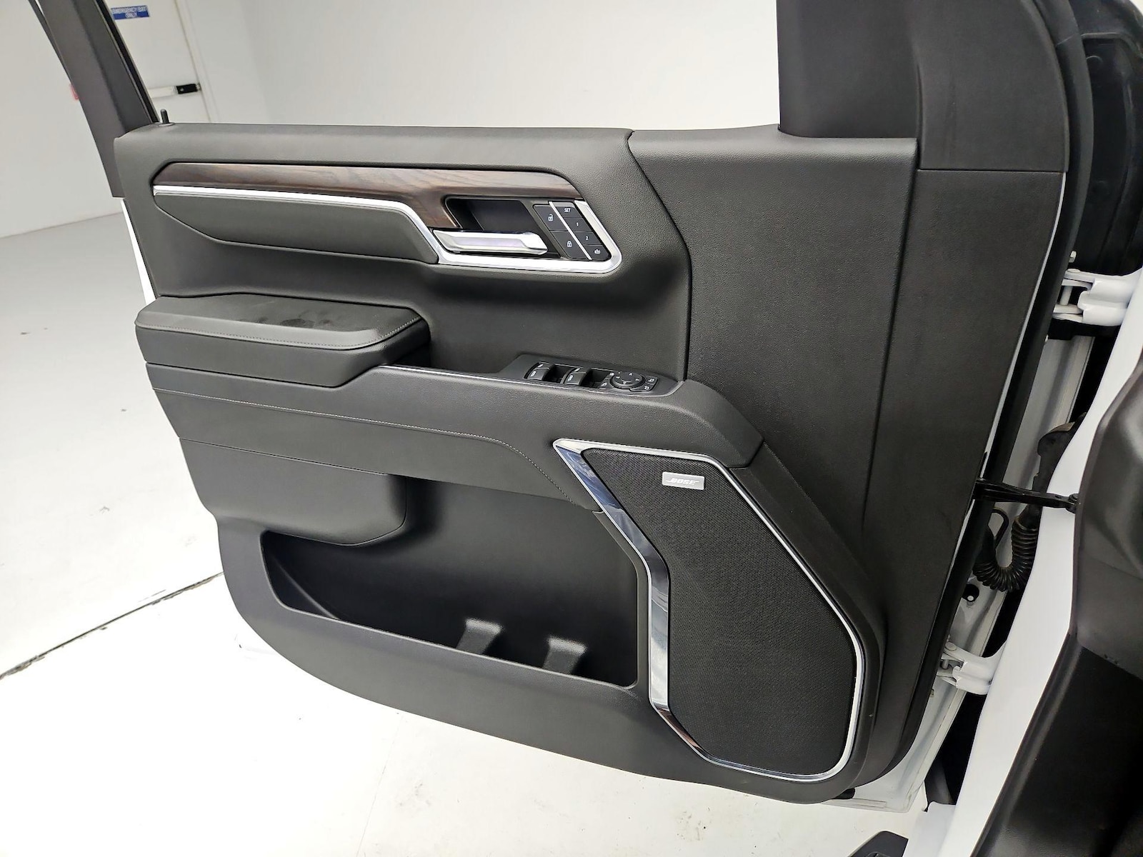 2024 GMC Sierra 1500 SLT - Photo 13