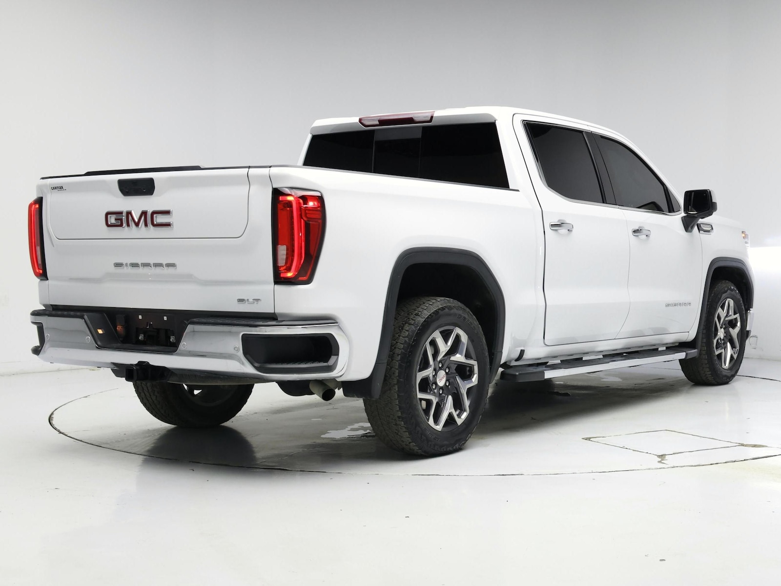 2024 GMC Sierra 1500 SLT - Photo 9