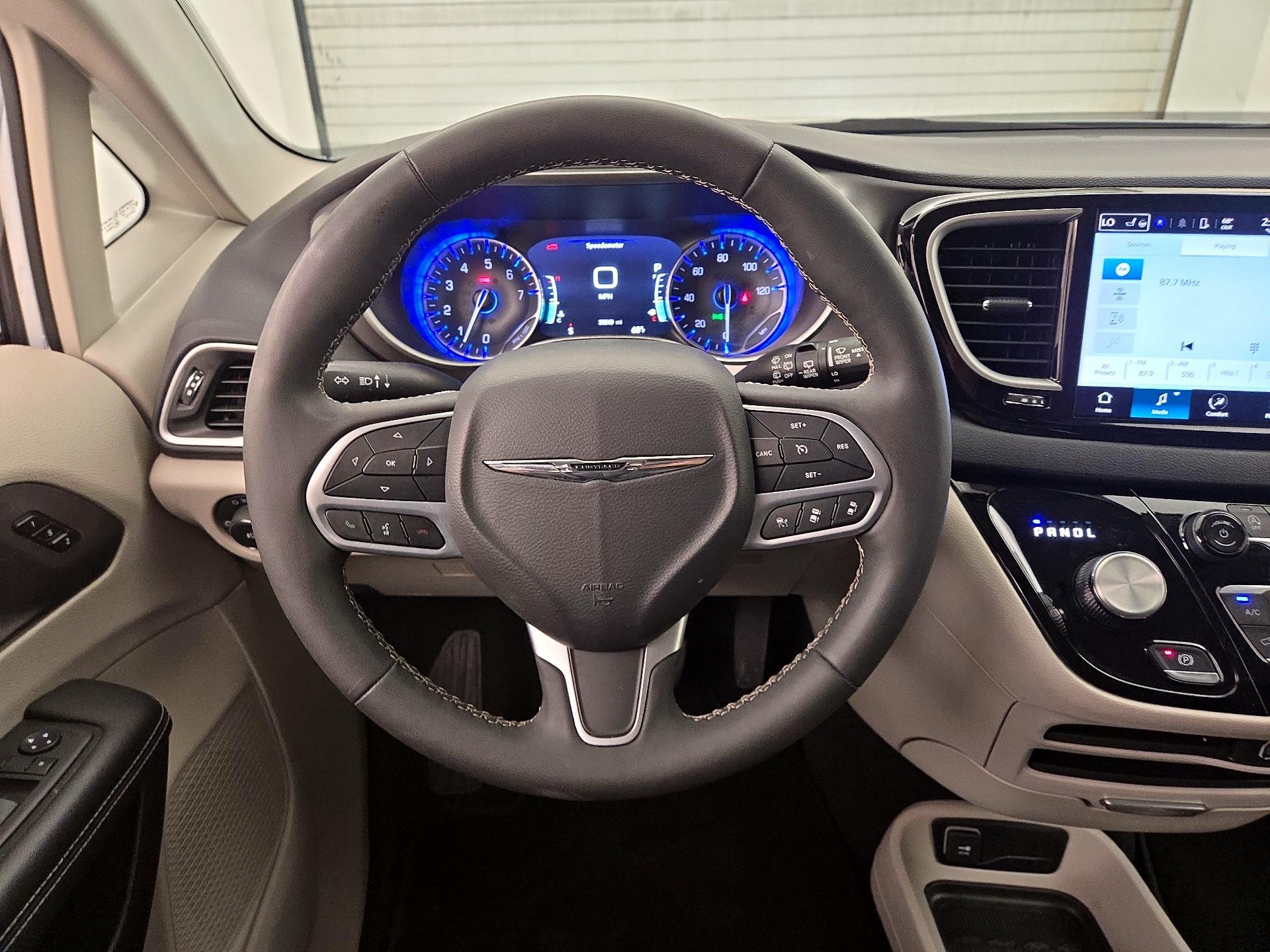 Thumbnail: 2024 Chrysler Pacifica - 10