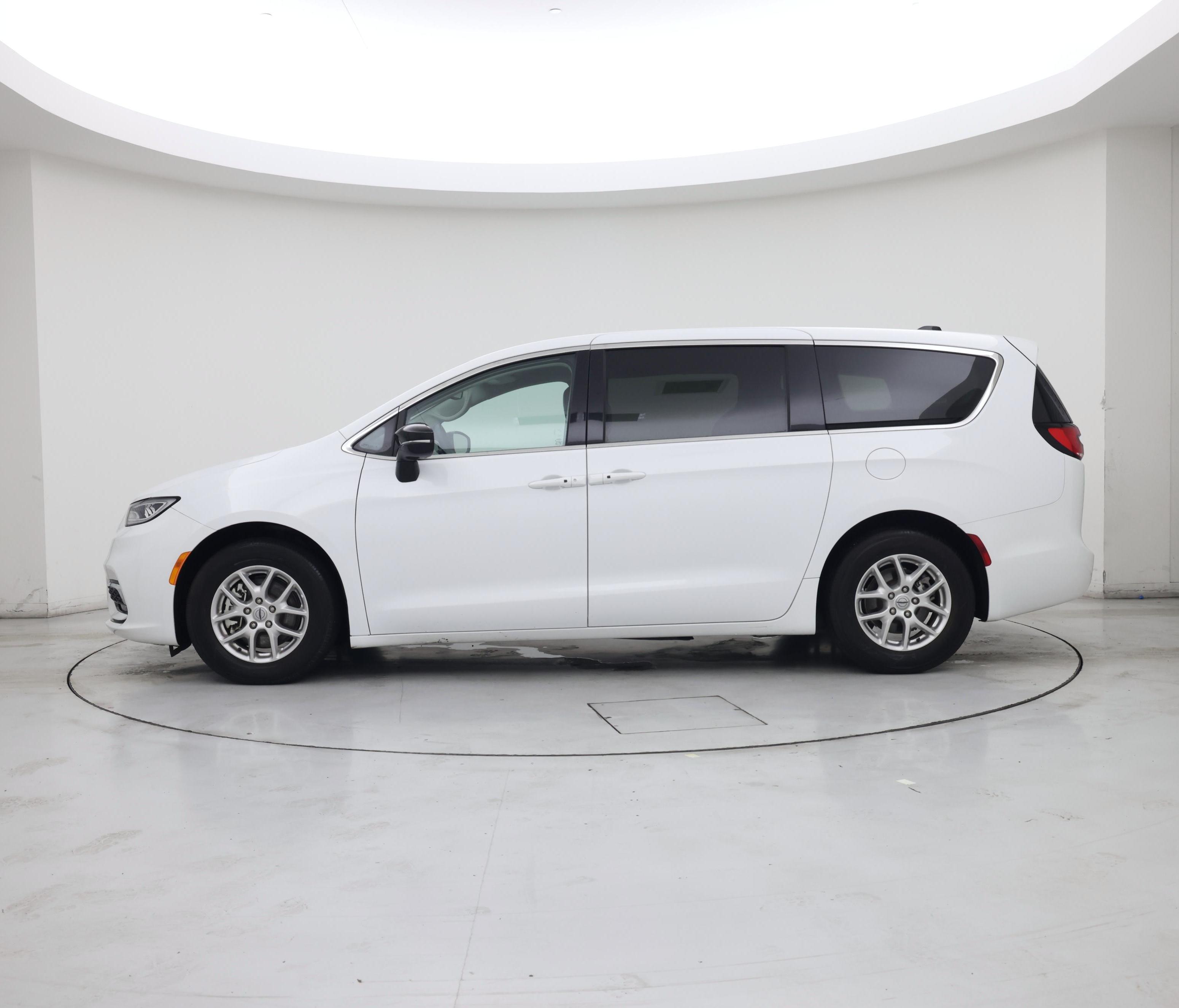 Thumbnail: 2024 Chrysler Pacifica - 3