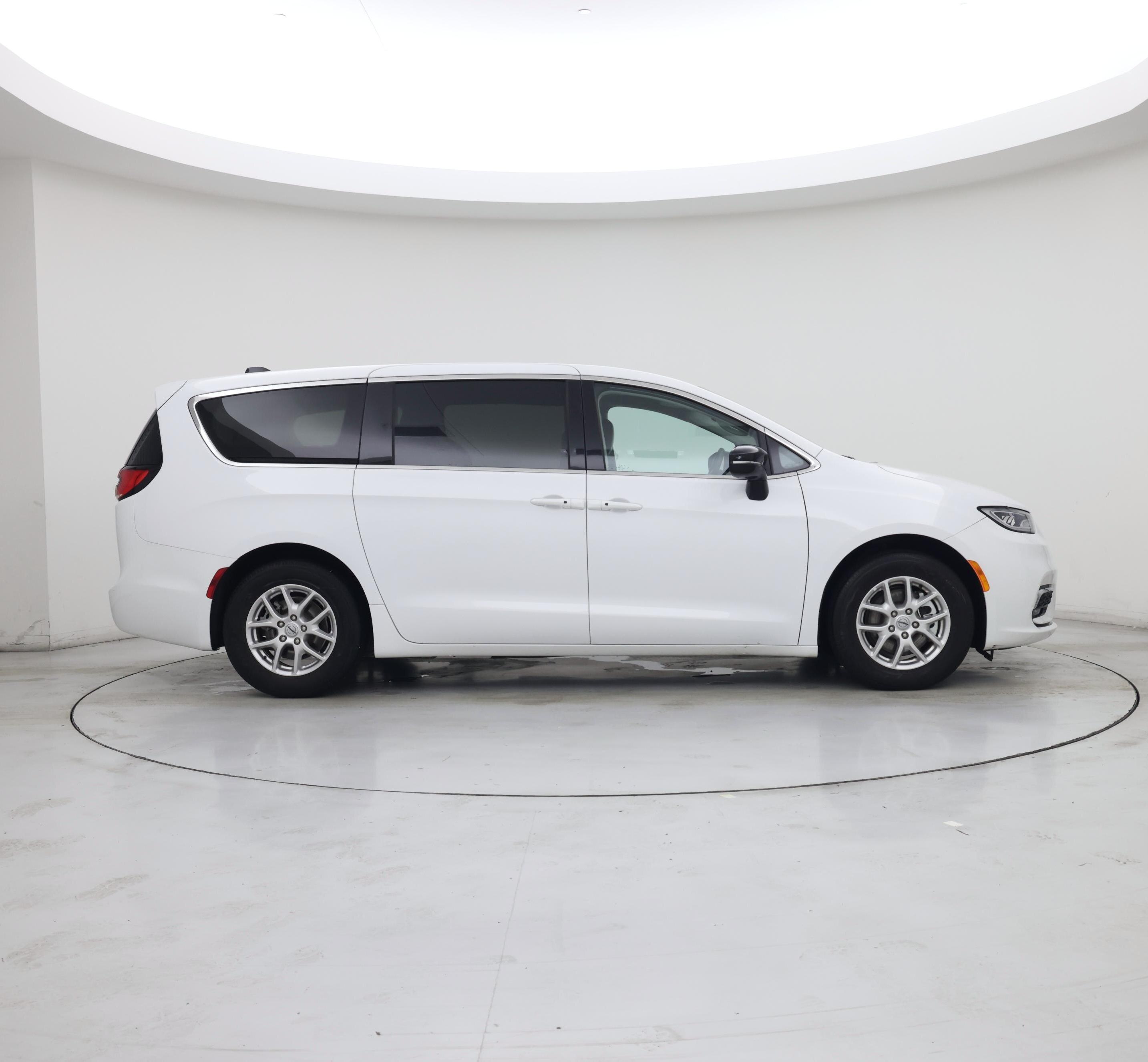 Thumbnail: 2024 Chrysler Pacifica - 7