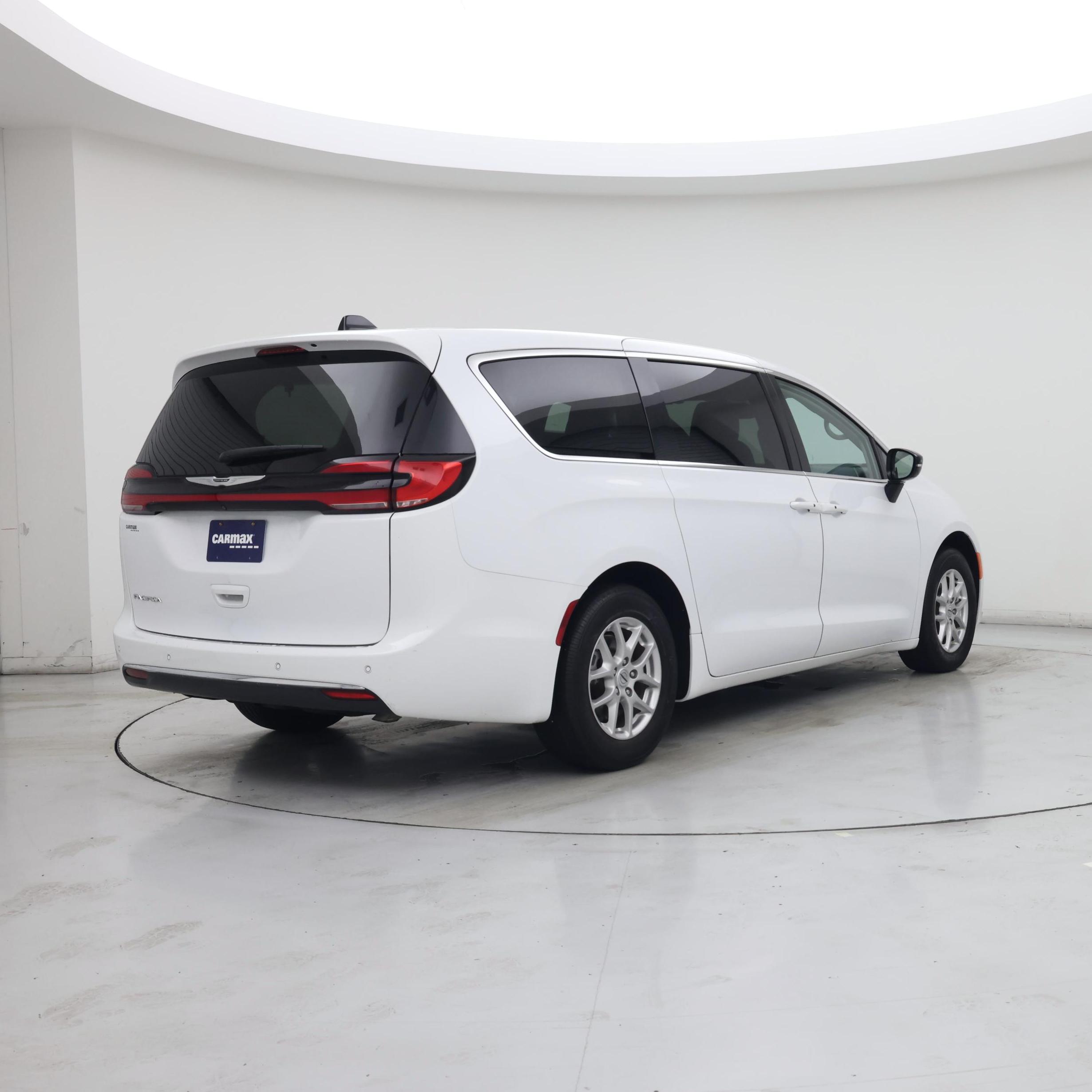 Thumbnail: 2024 Chrysler Pacifica - 8