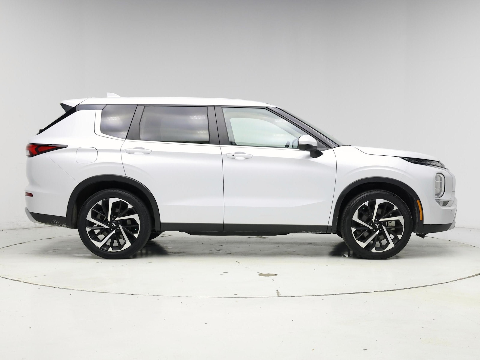 2024 Mitsubishi Outlander SE - Photo 8