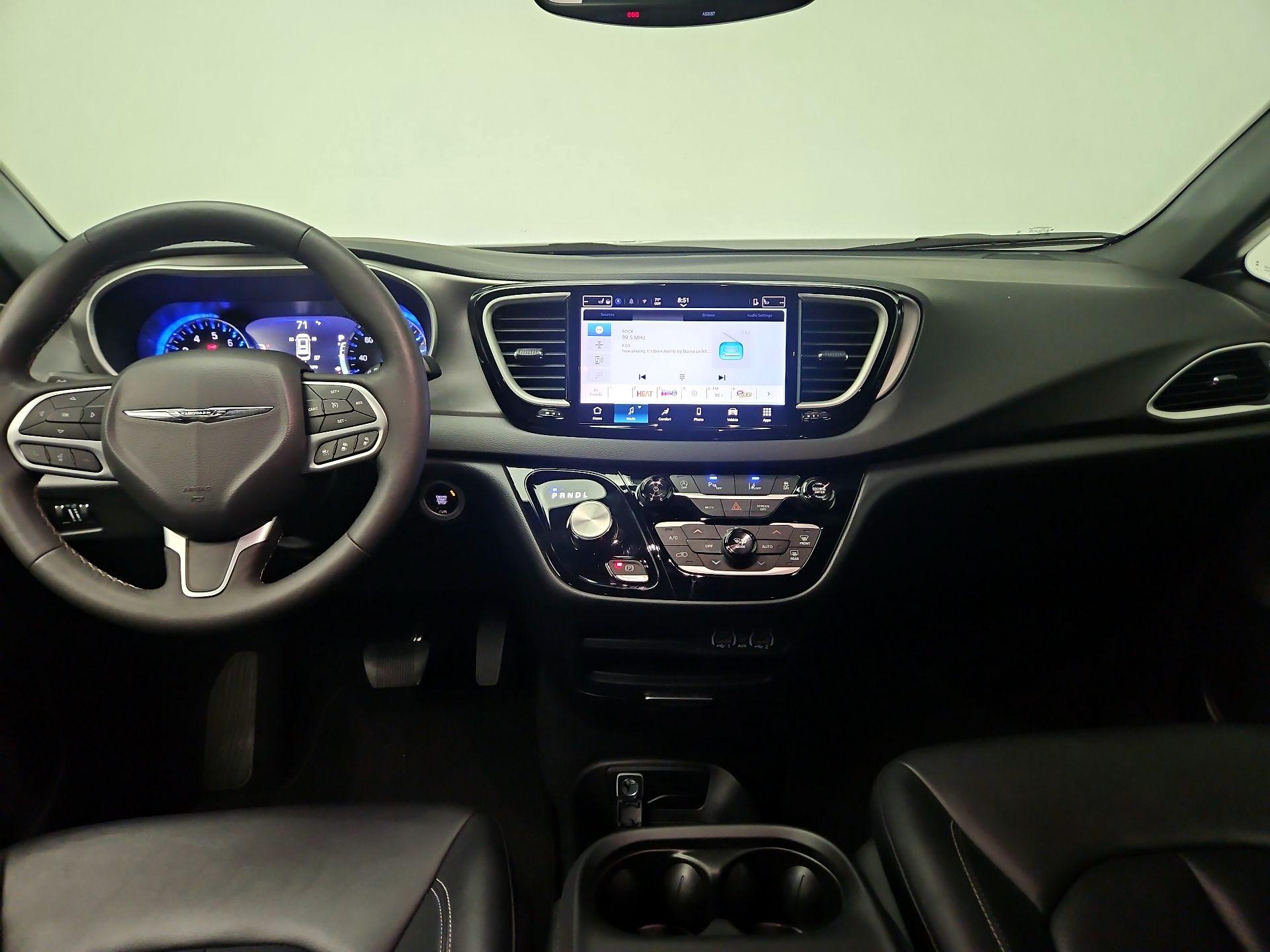 Thumbnail: 2025 Chrysler Pacifica - 9