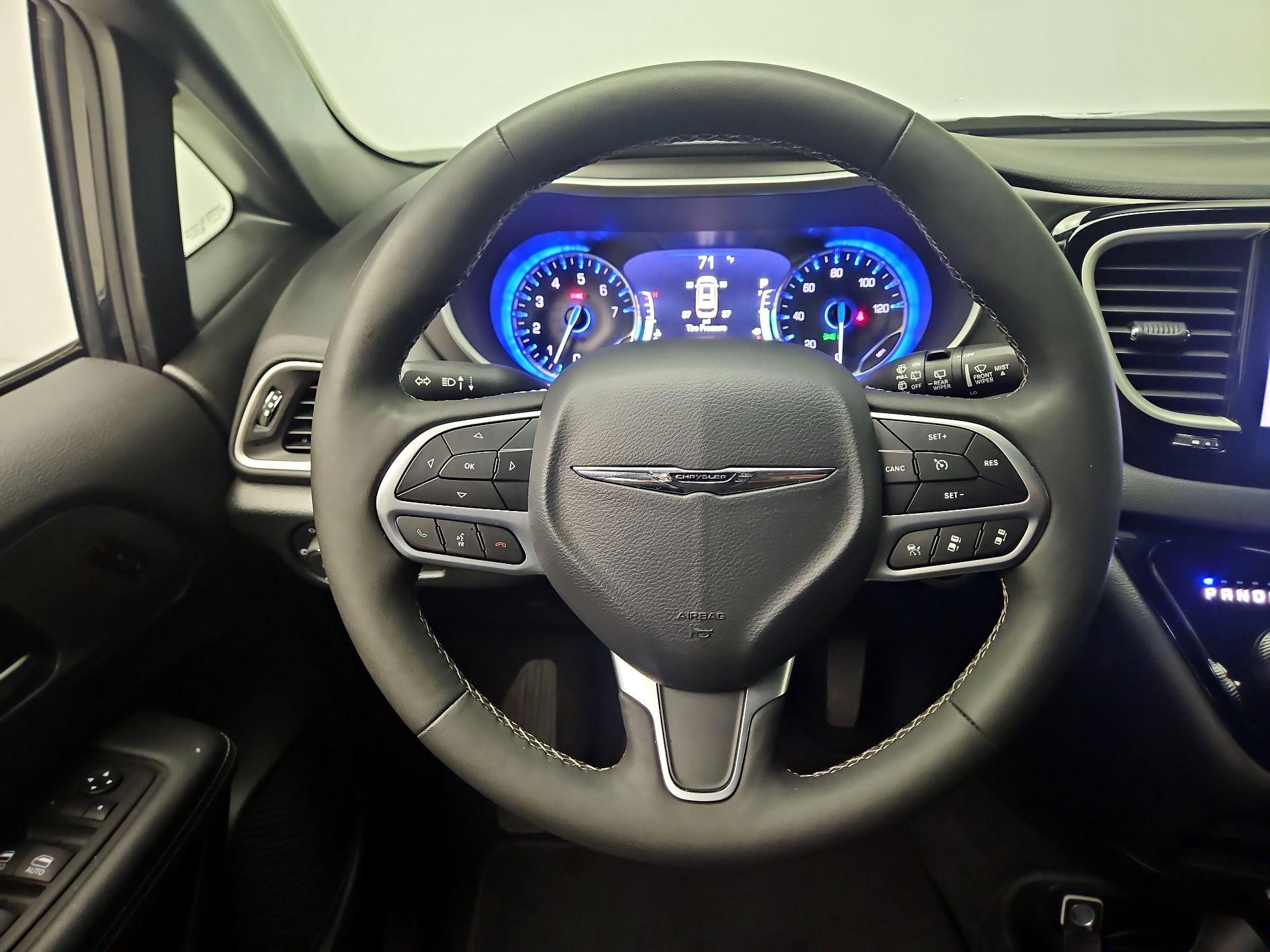 Thumbnail: 2025 Chrysler Pacifica - 10