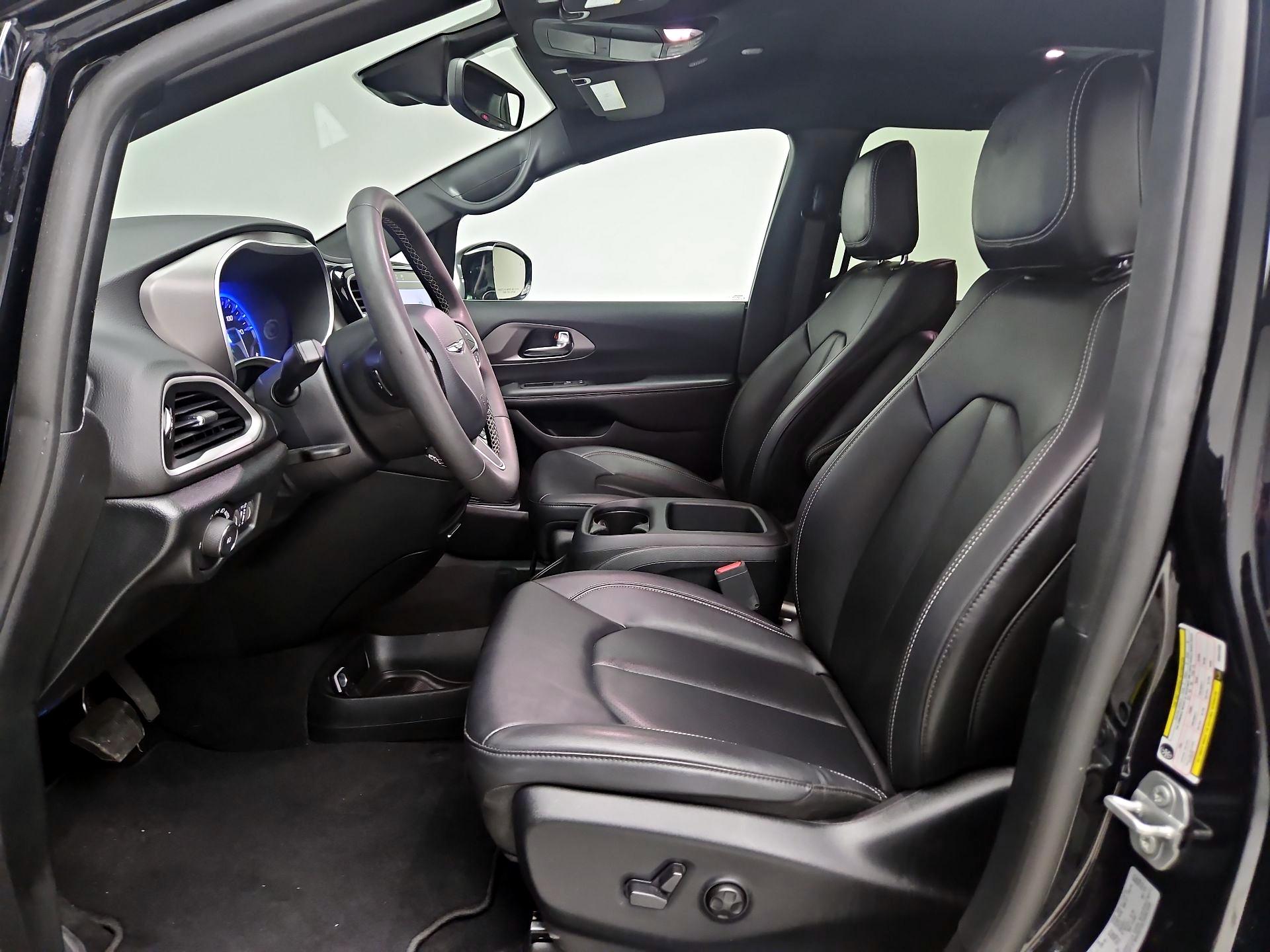 Thumbnail: 2025 Chrysler Pacifica - 11