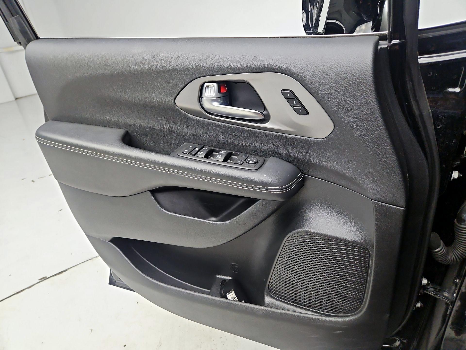 Thumbnail: 2025 Chrysler Pacifica - 12