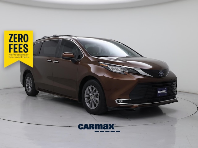Gold 2023 Toyota Sienna XLE 7-Passenger FWD Minivan Front-Wheel Drive Automatic
