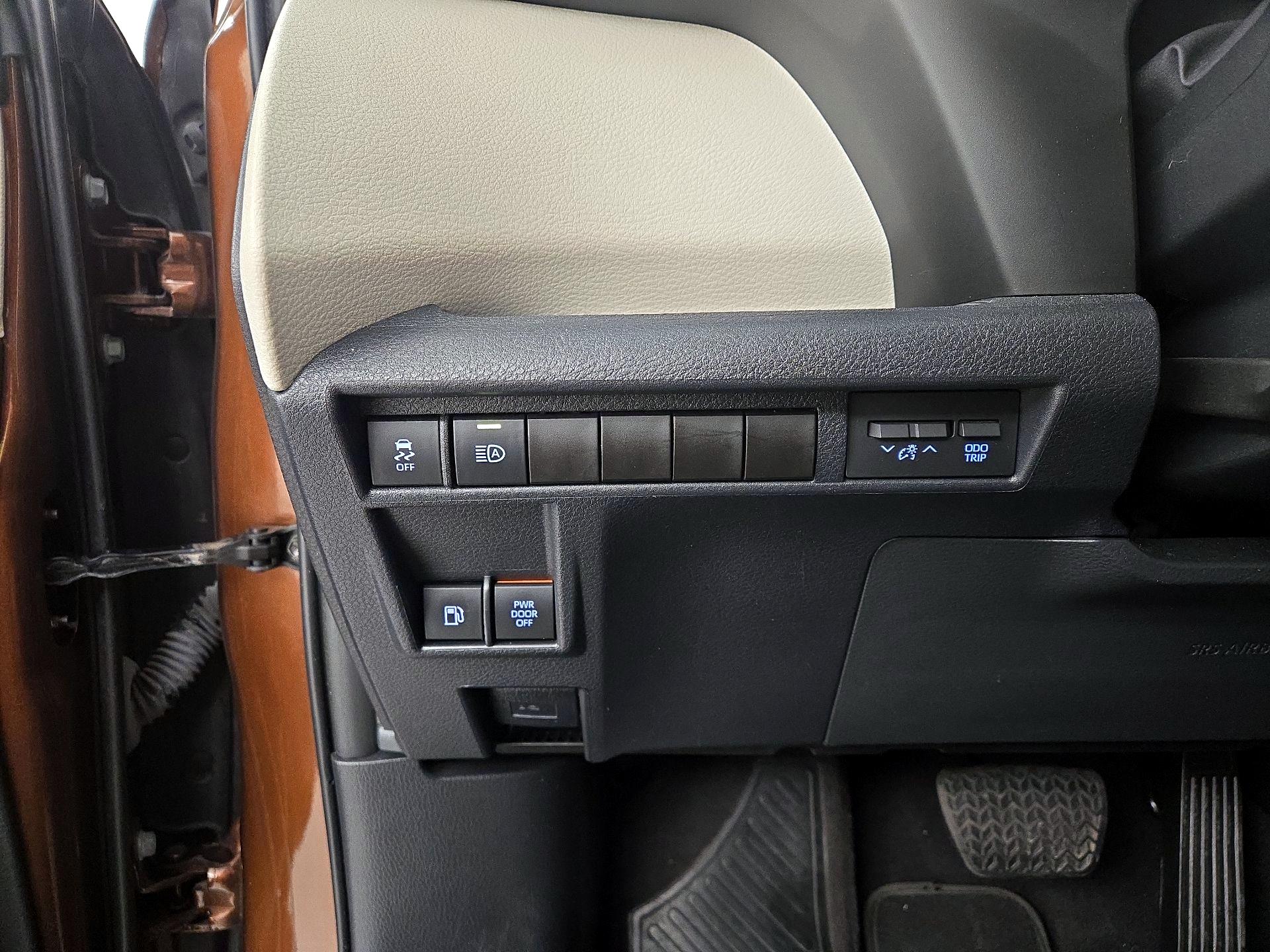 Thumbnail: 2023 Toyota Sienna - 13