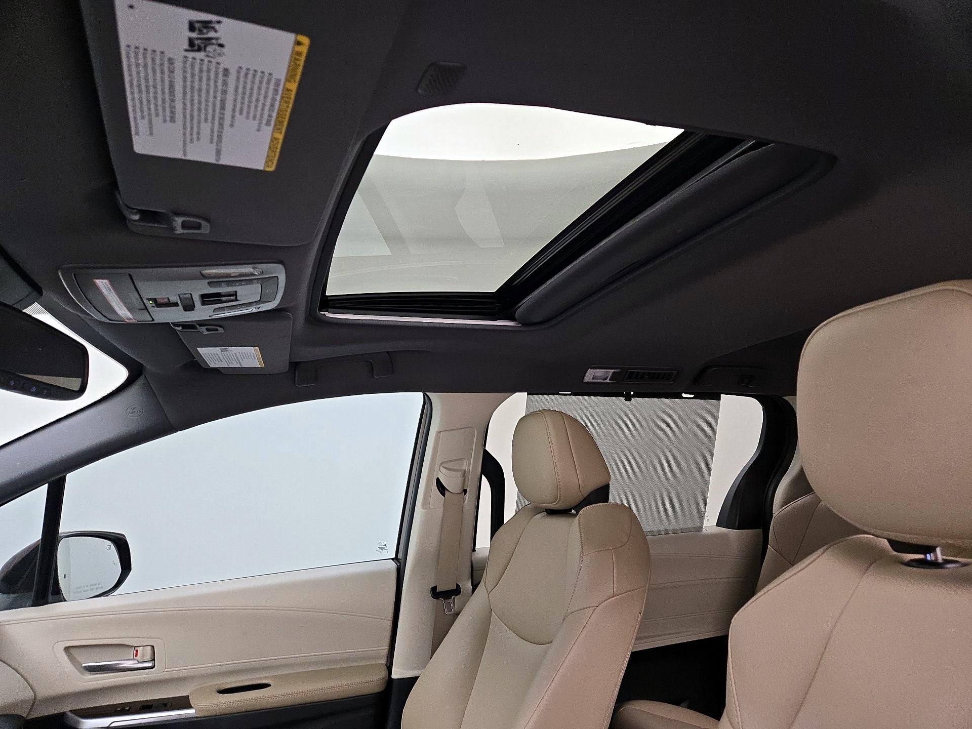 Thumbnail: 2023 Toyota Sienna - 19