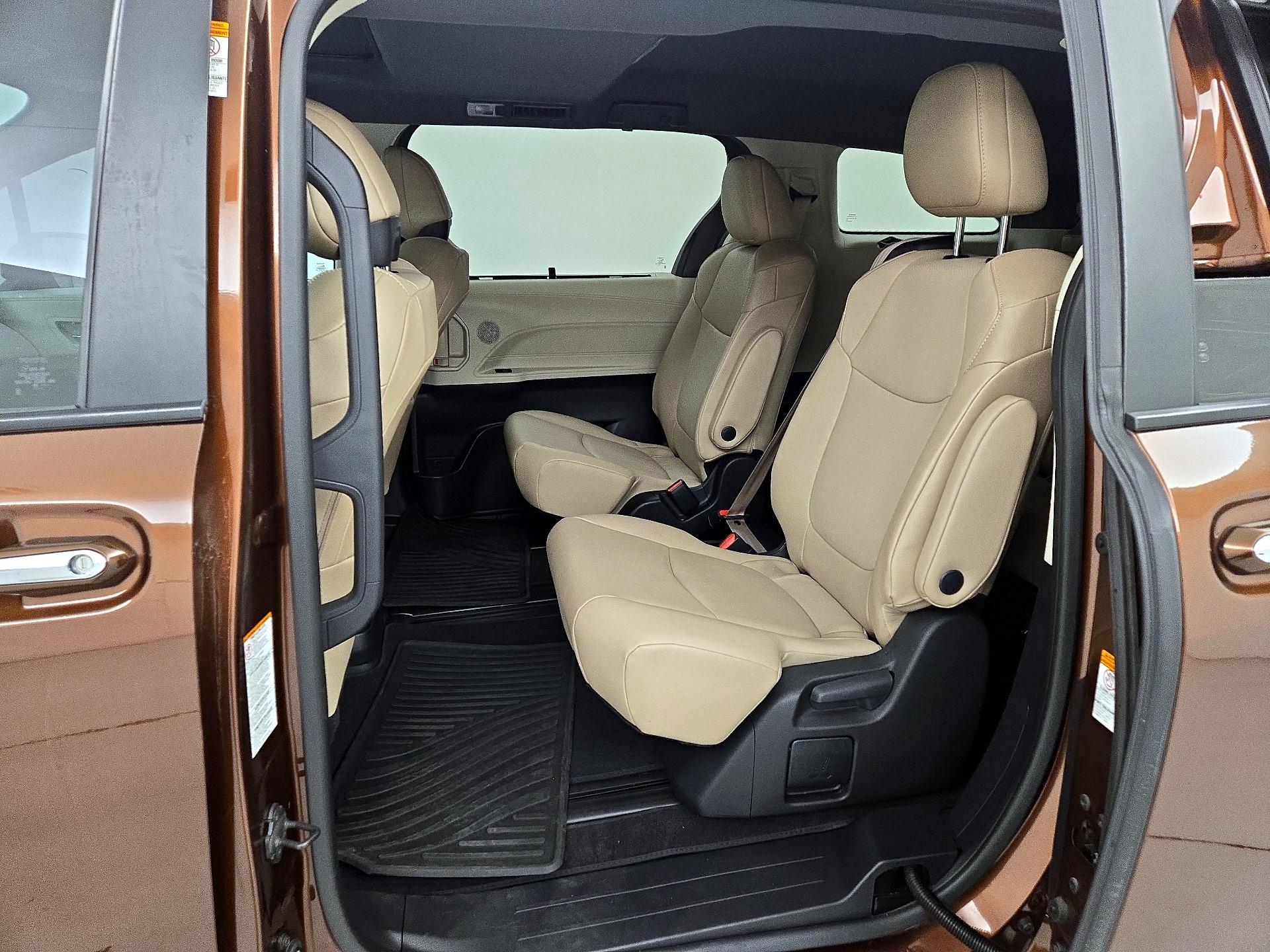 Thumbnail: 2023 Toyota Sienna - 20