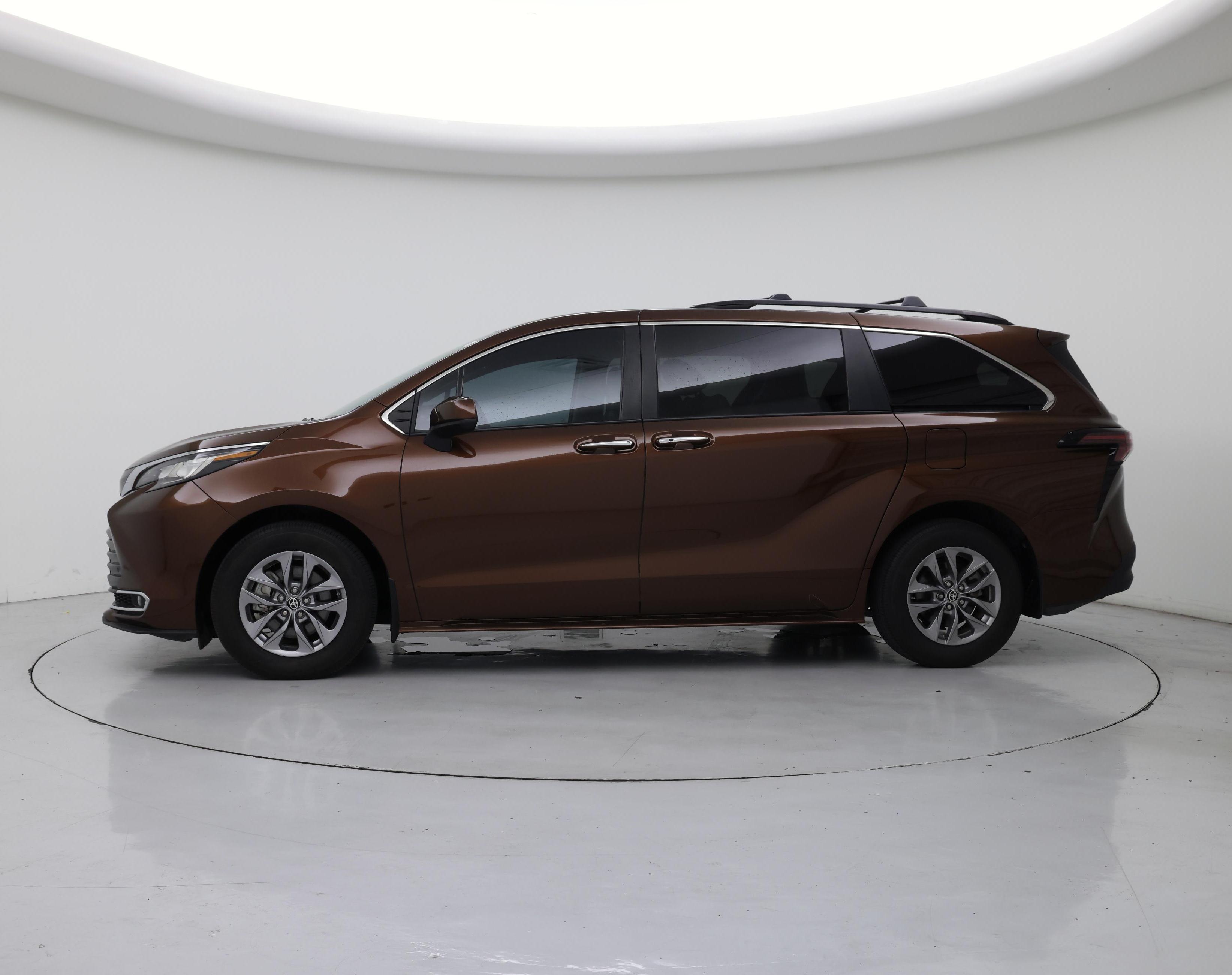 Thumbnail: 2023 Toyota Sienna - 3