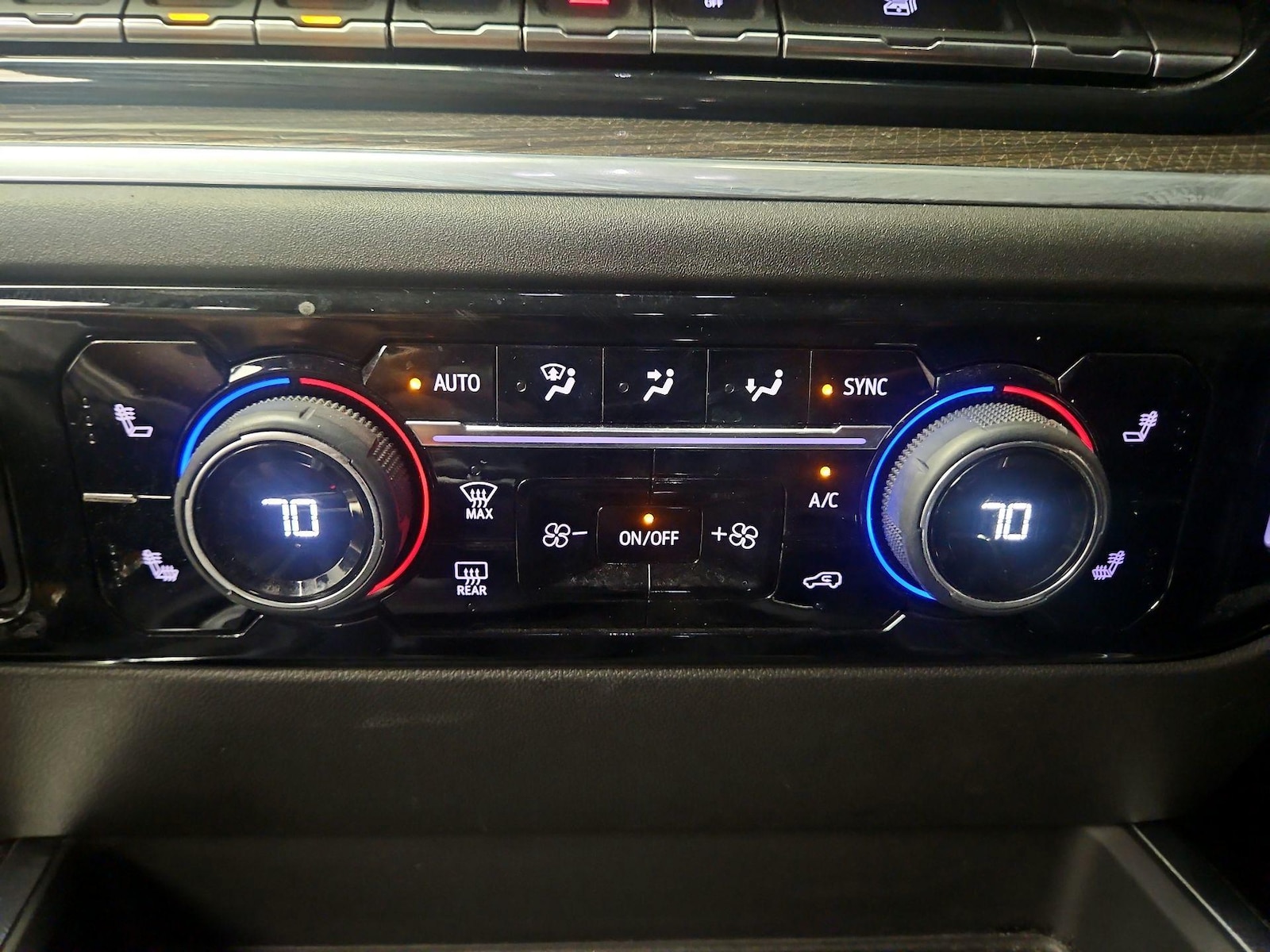 2025 Chevrolet Silverado 1500 LT - Photo 17