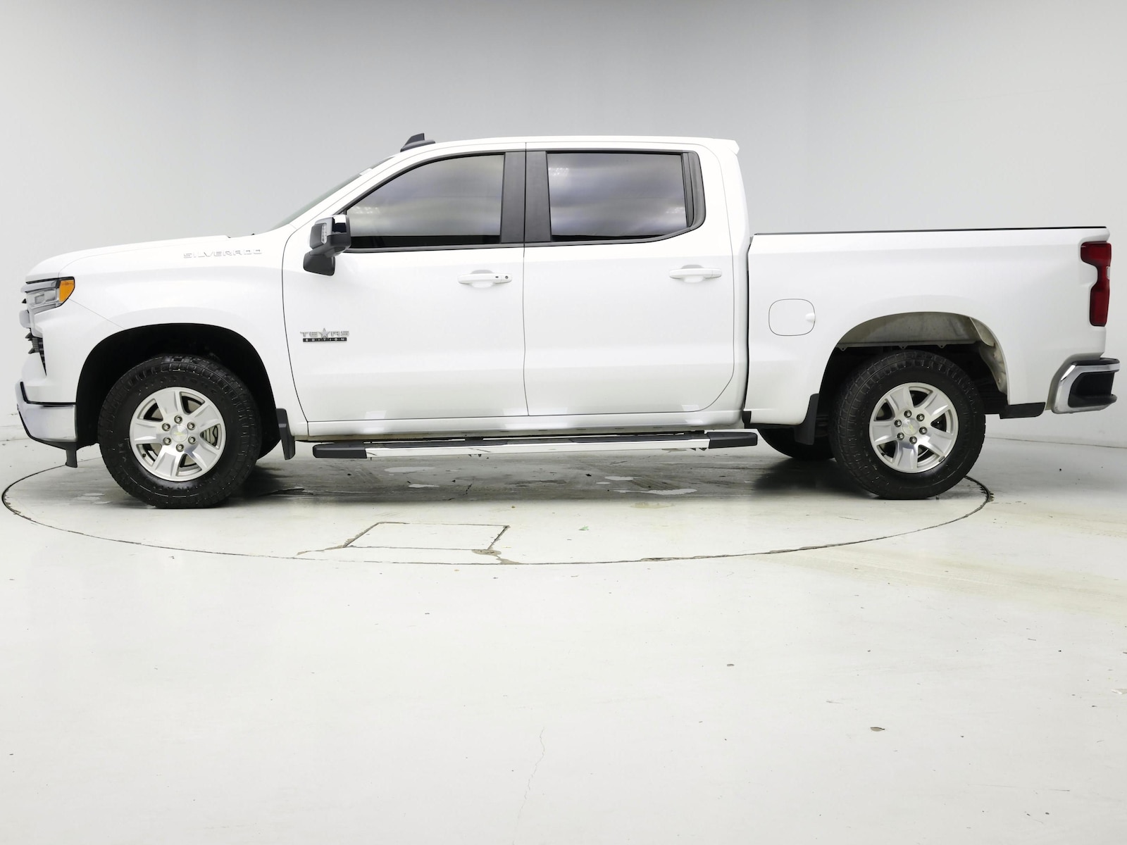 2025 Chevrolet Silverado 1500 LT - Photo 4