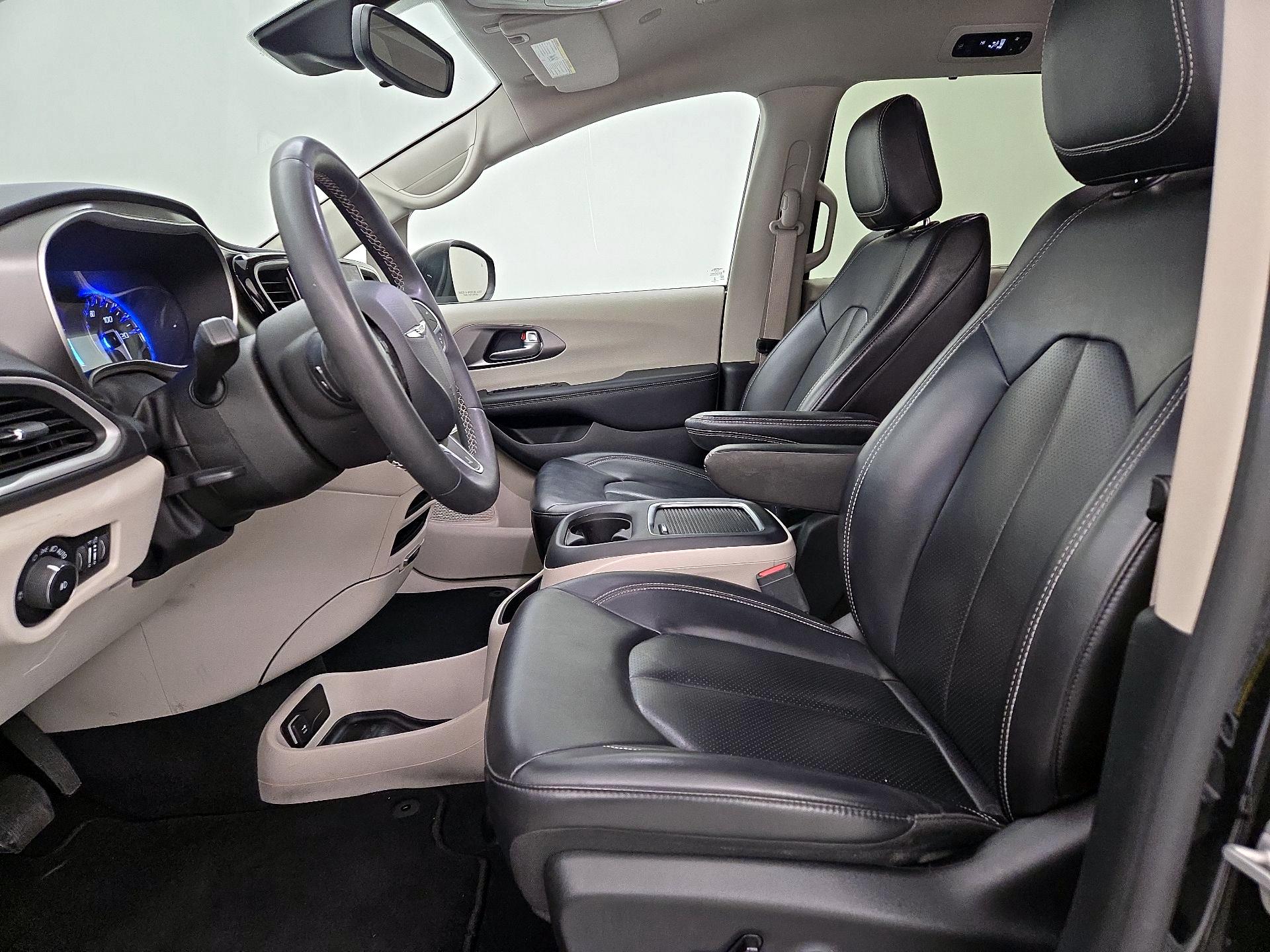 Thumbnail: 2023 Chrysler Pacifica - 11