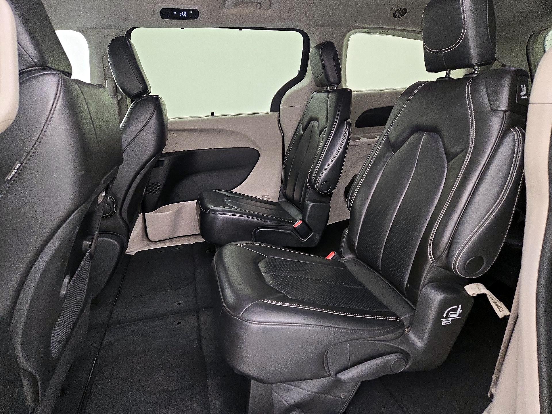 Thumbnail: 2023 Chrysler Pacifica - 19