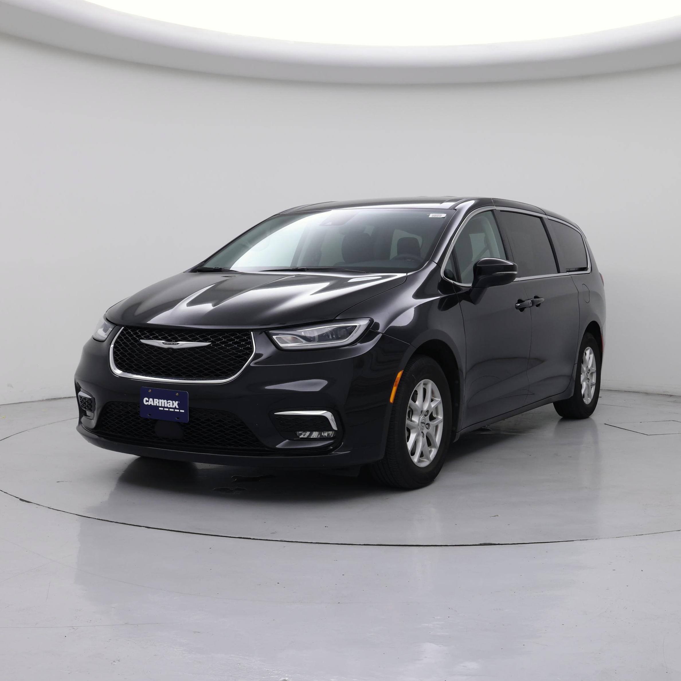 Thumbnail: 2023 Chrysler Pacifica - 4