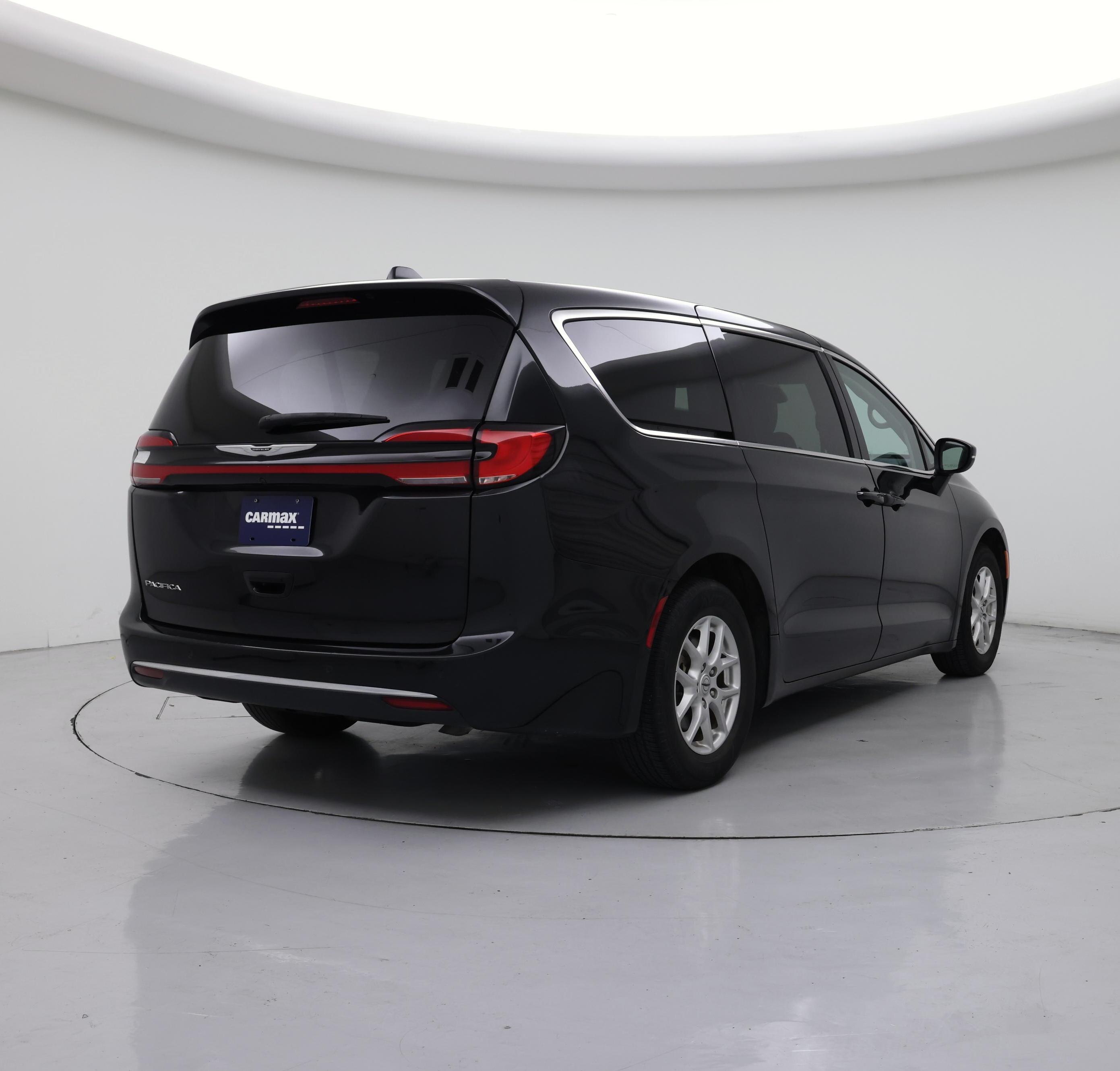 Thumbnail: 2023 Chrysler Pacifica - 8