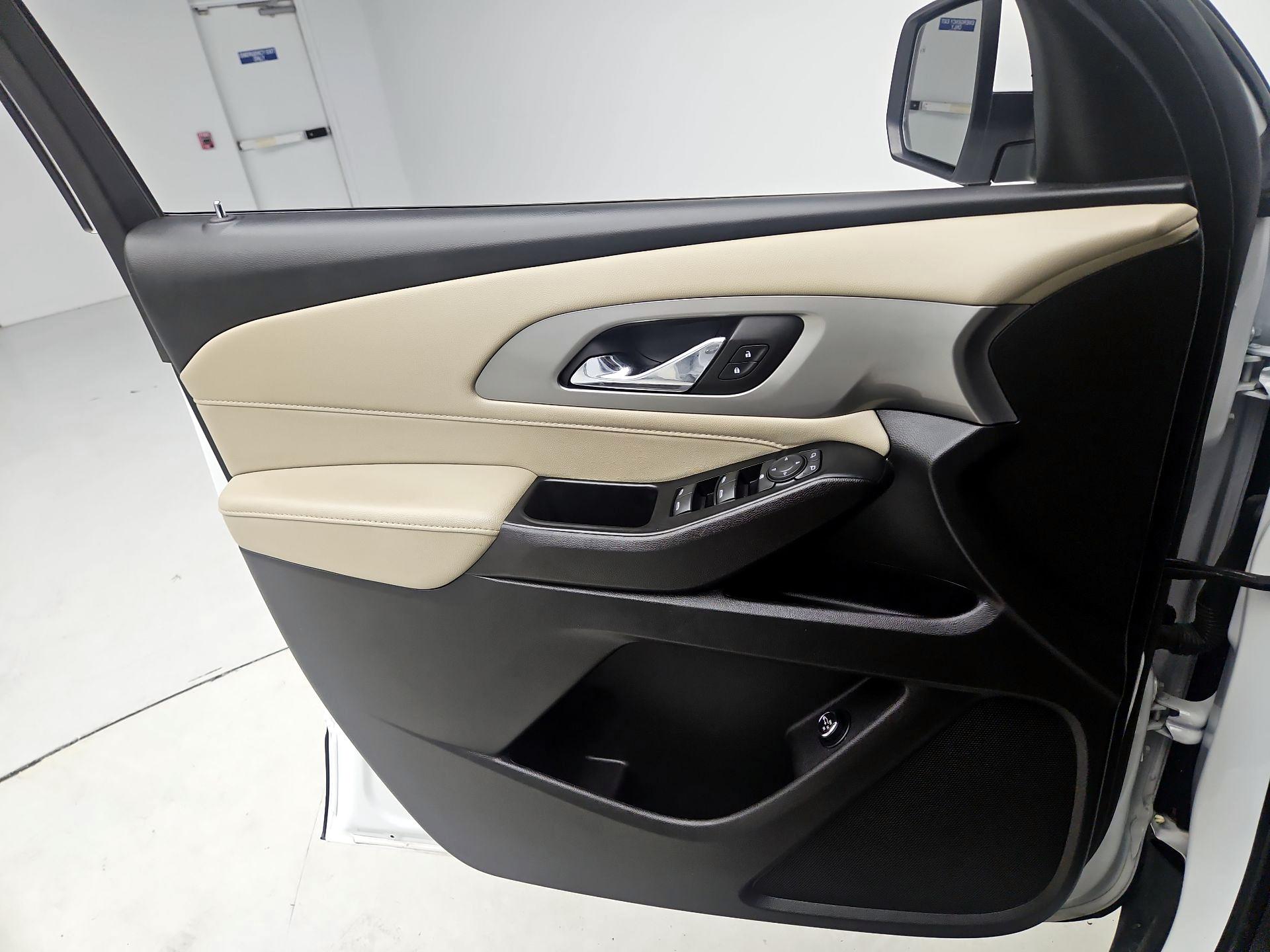 Thumbnail: 2023 Chevrolet Traverse - 12