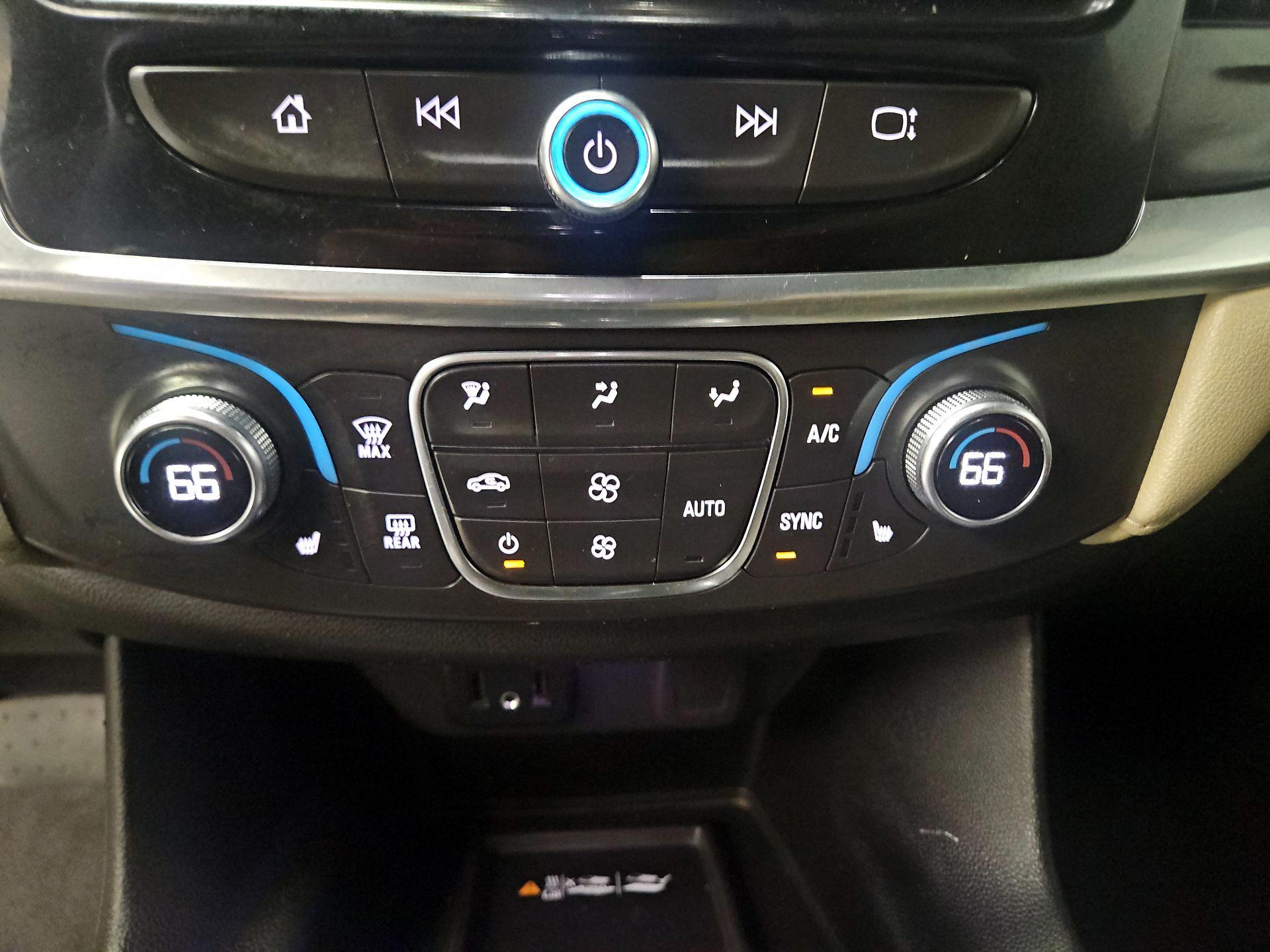 Thumbnail: 2023 Chevrolet Traverse - 16