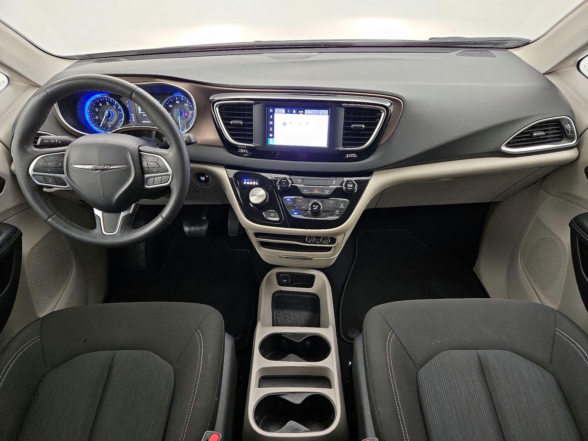 Thumbnail: 2023 Chrysler Voyager - 9