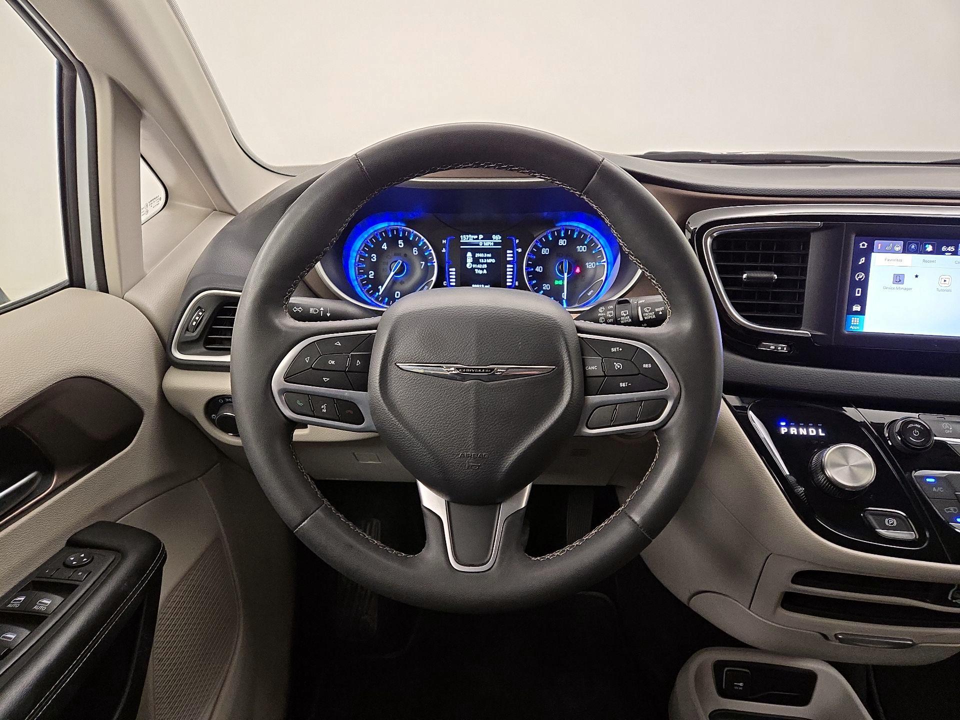 Thumbnail: 2023 Chrysler Voyager - 10