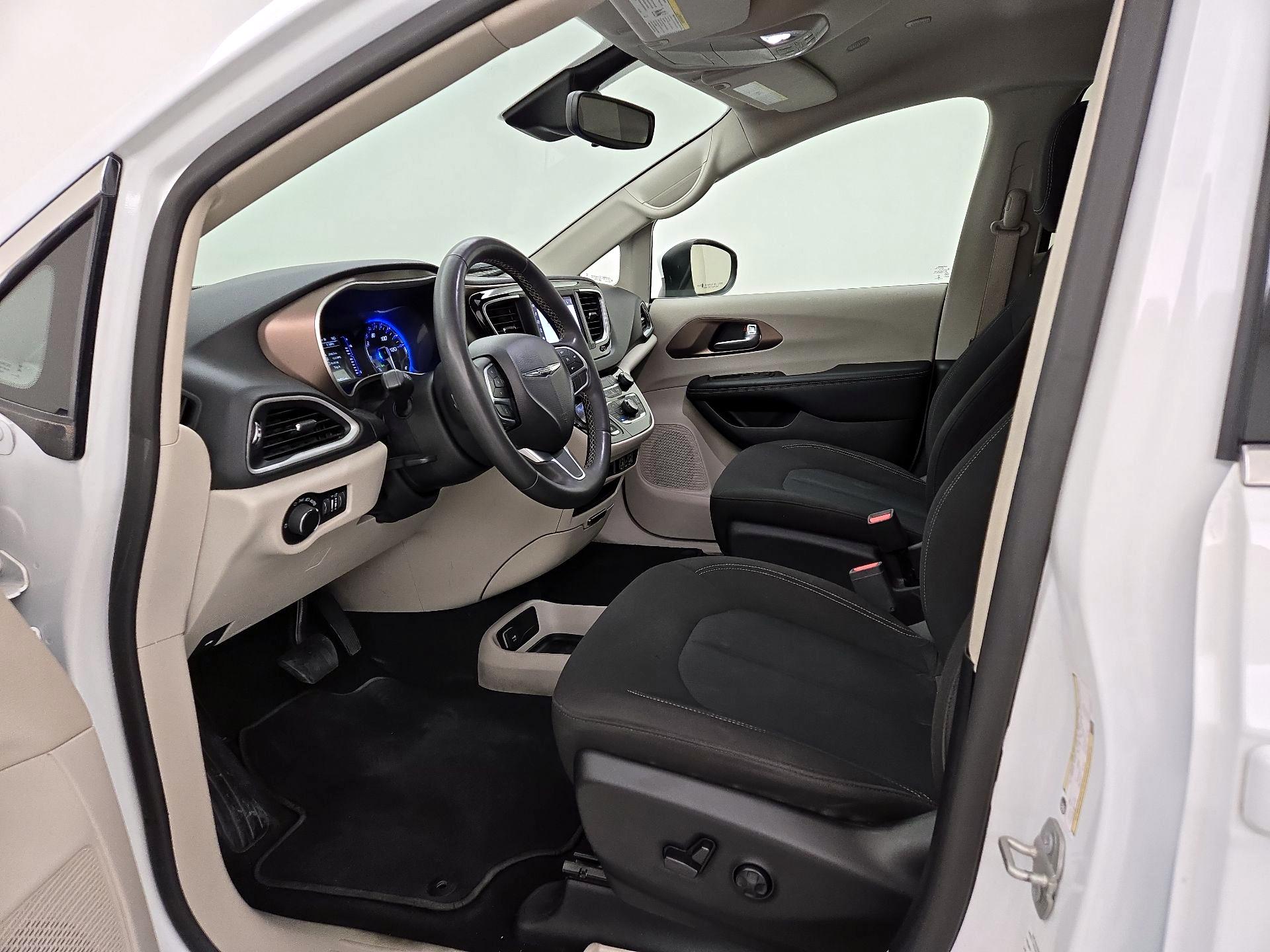 Thumbnail: 2023 Chrysler Voyager - 11