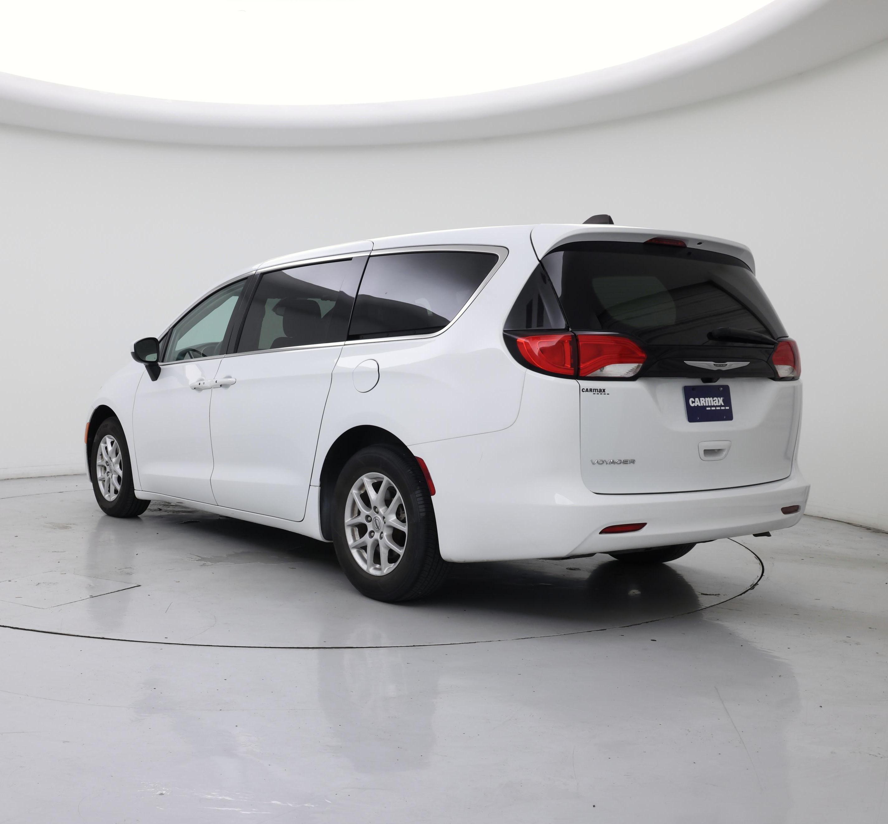 Thumbnail: 2023 Chrysler Voyager - 2