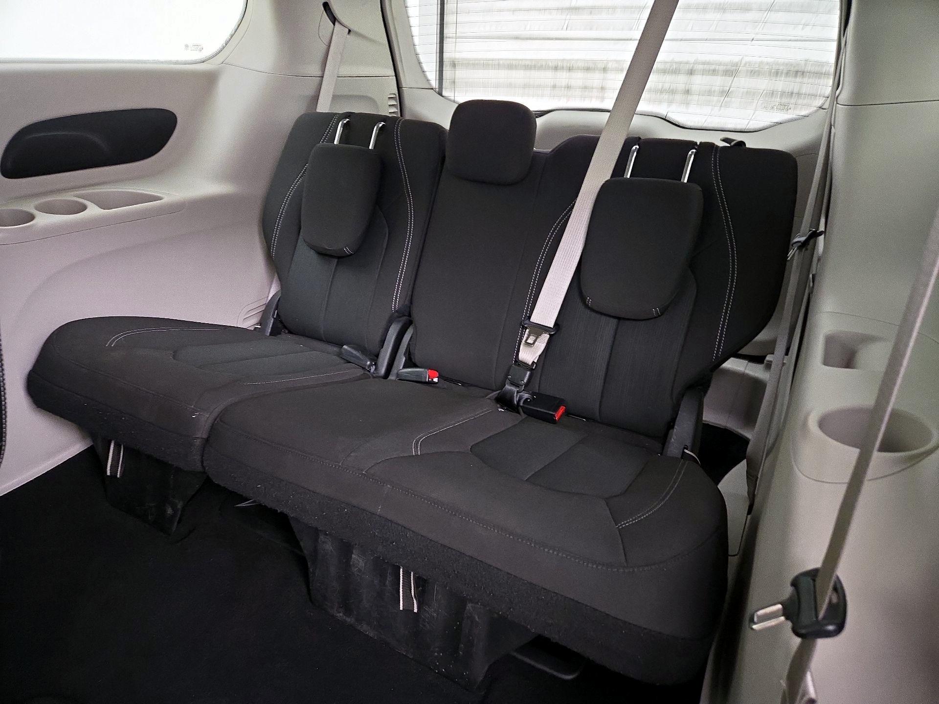 Thumbnail: 2023 Chrysler Voyager - 20