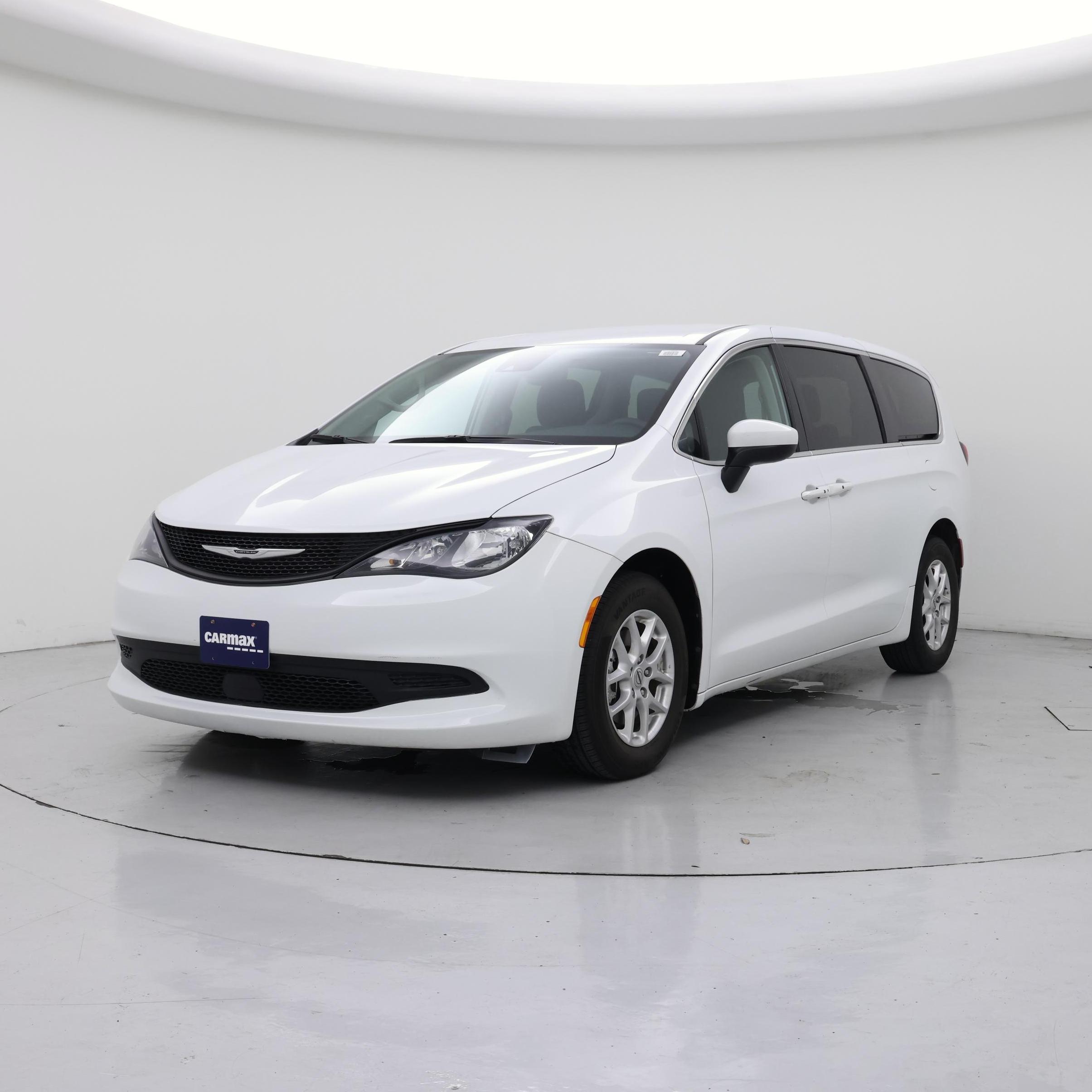 Thumbnail: 2023 Chrysler Voyager - 4