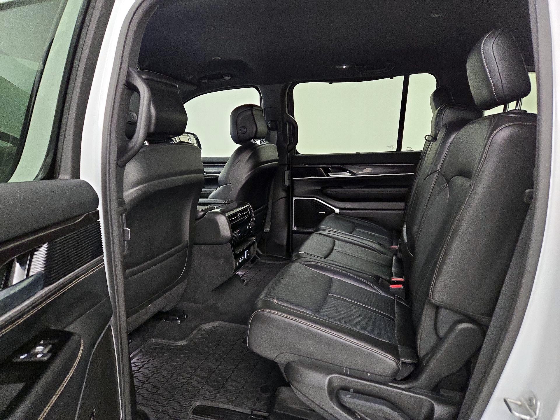 Thumbnail: 2024 Jeep Wagoneer - 20