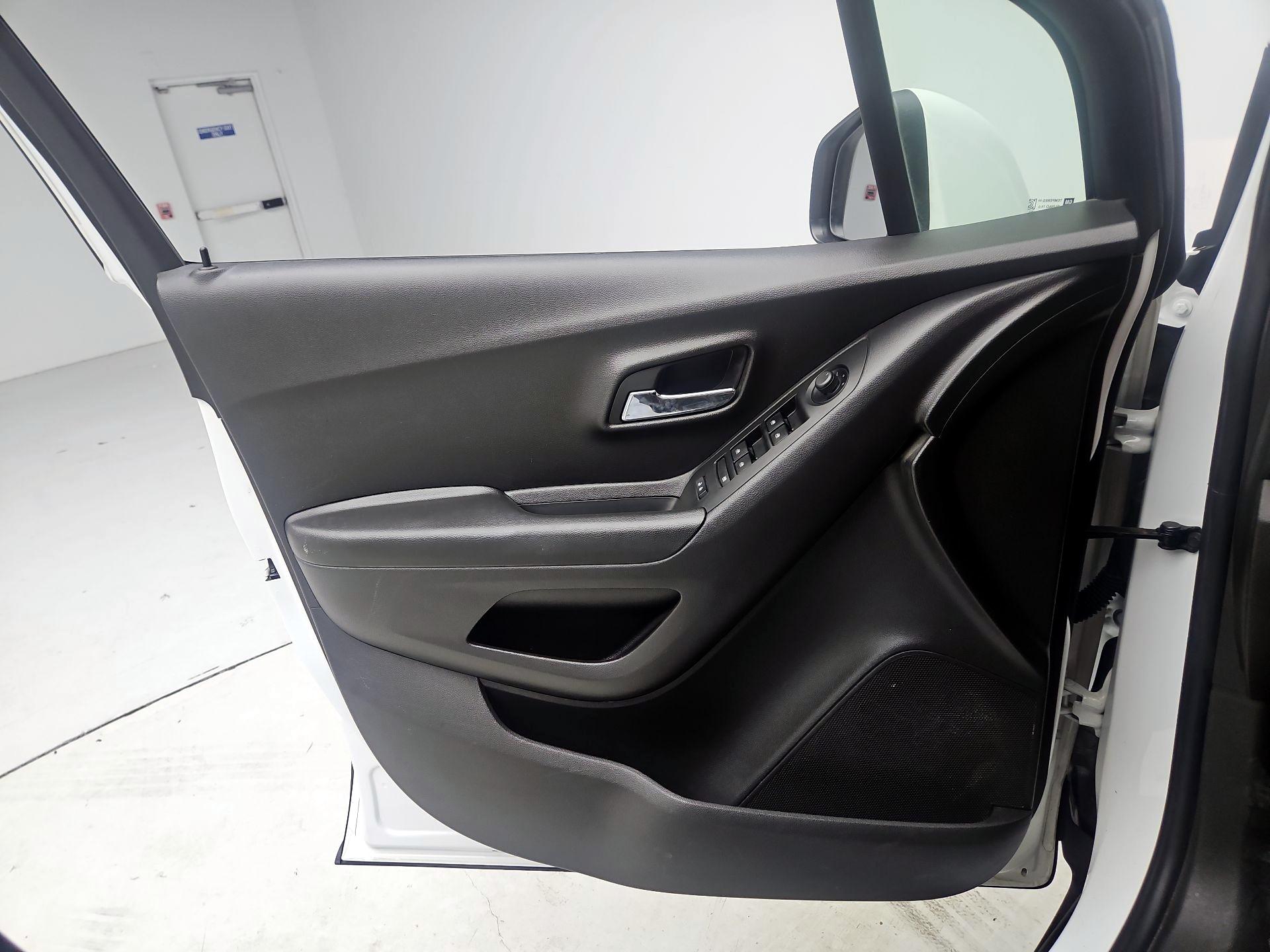 Thumbnail: 2022 Chevrolet Trax - 12
