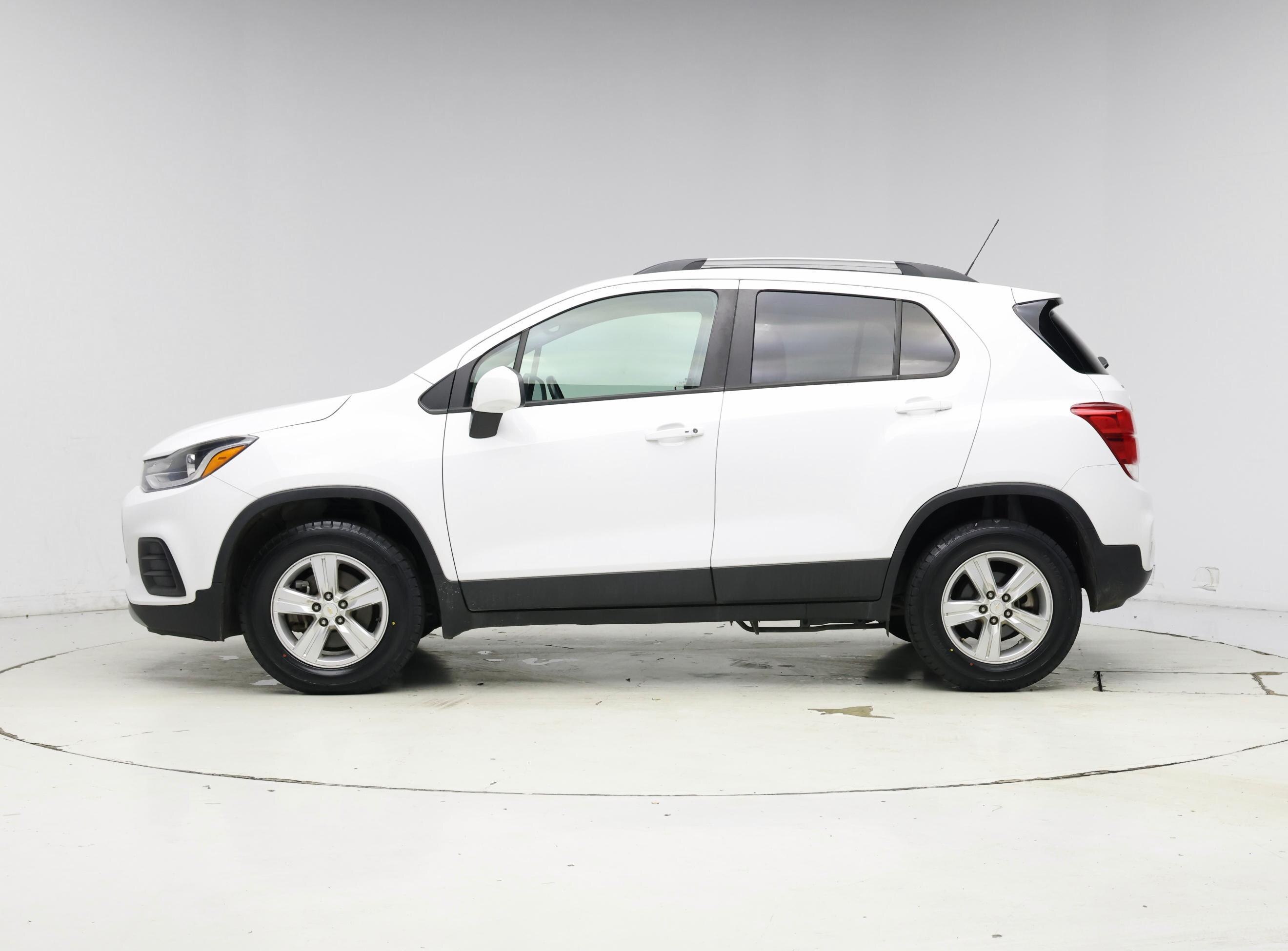 Thumbnail: 2022 Chevrolet Trax - 3