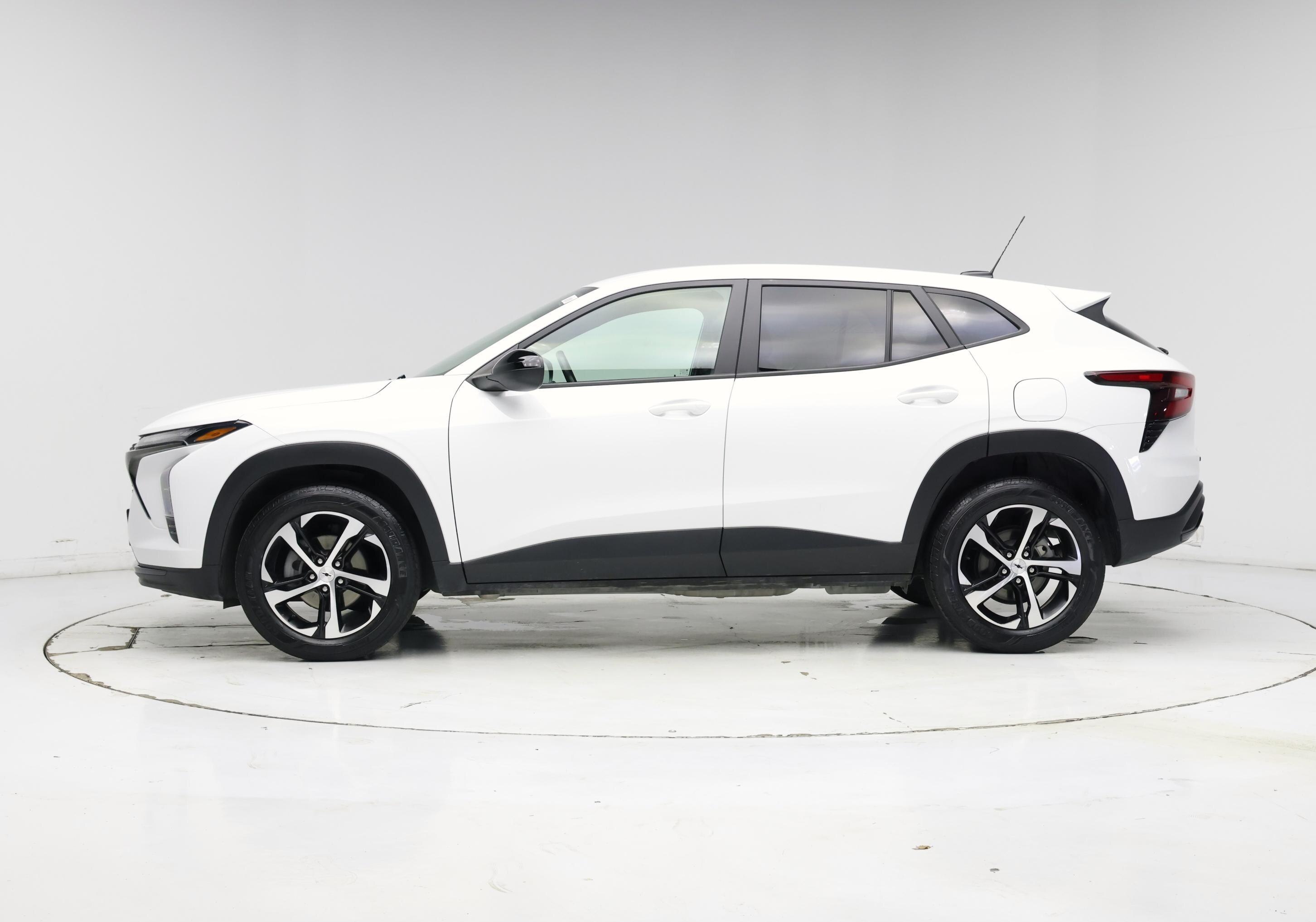 Thumbnail: 2024 Chevrolet Trax - 3