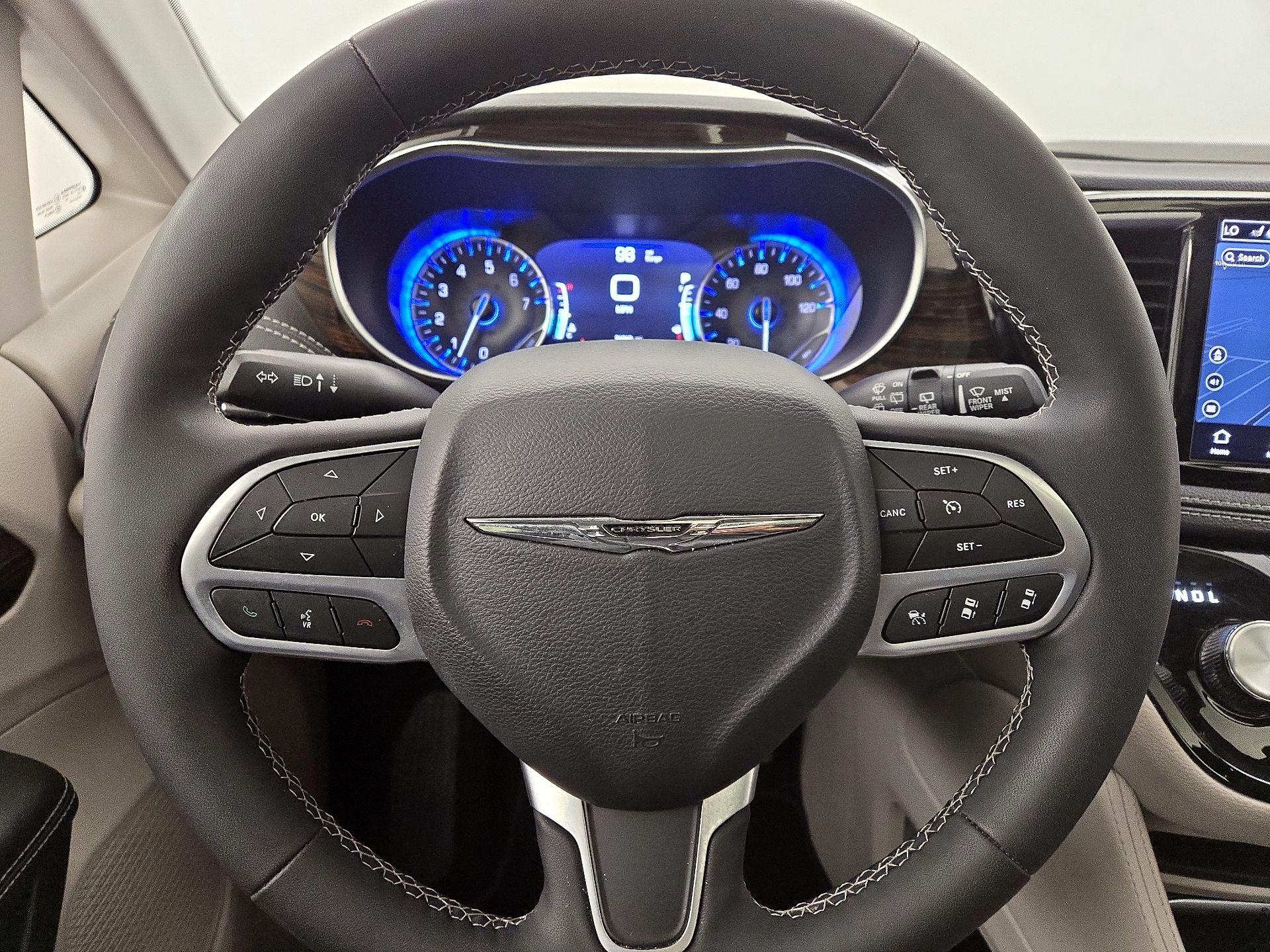 Thumbnail: 2023 Chrysler Pacifica - 10