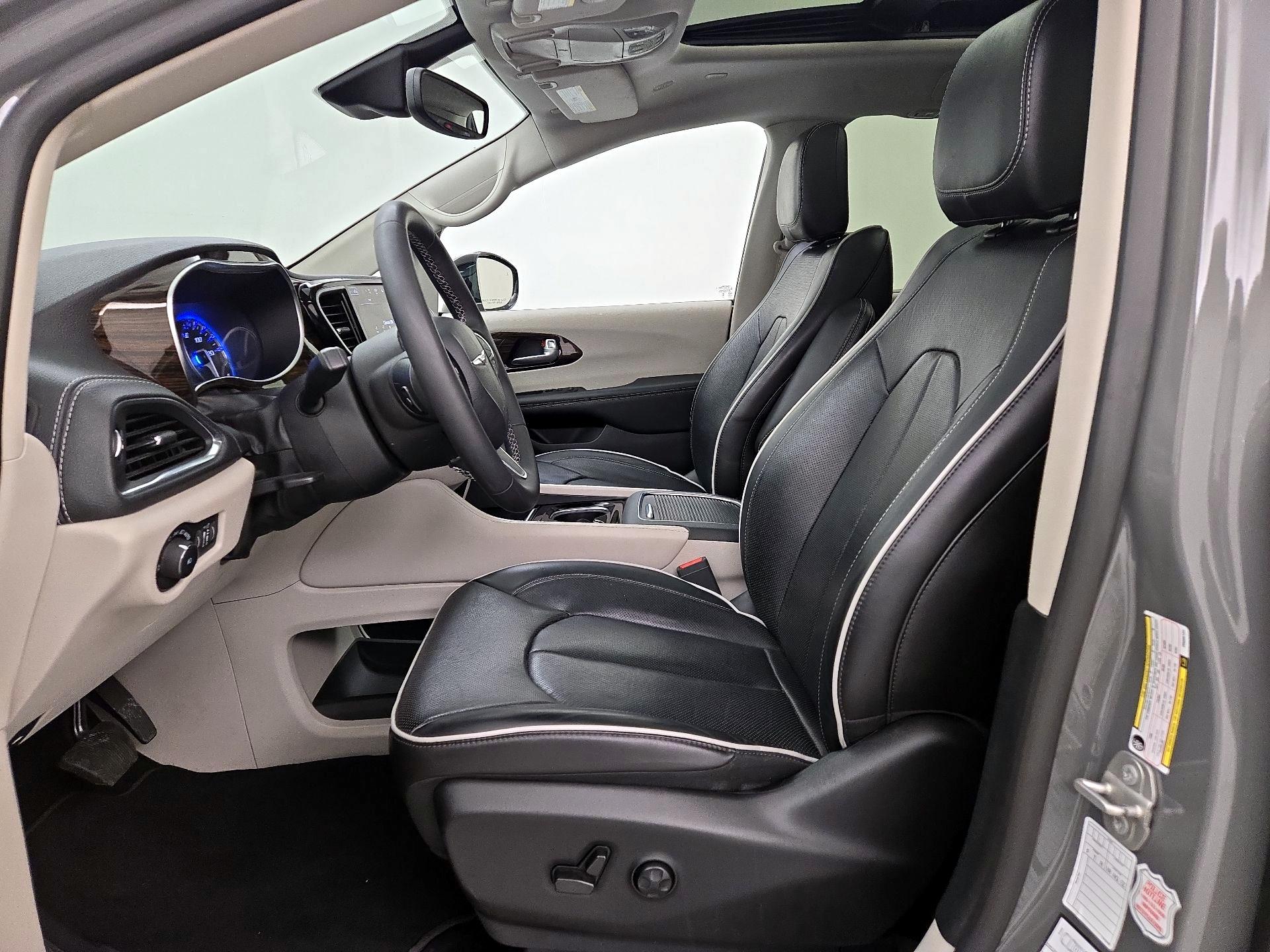 Thumbnail: 2023 Chrysler Pacifica - 11
