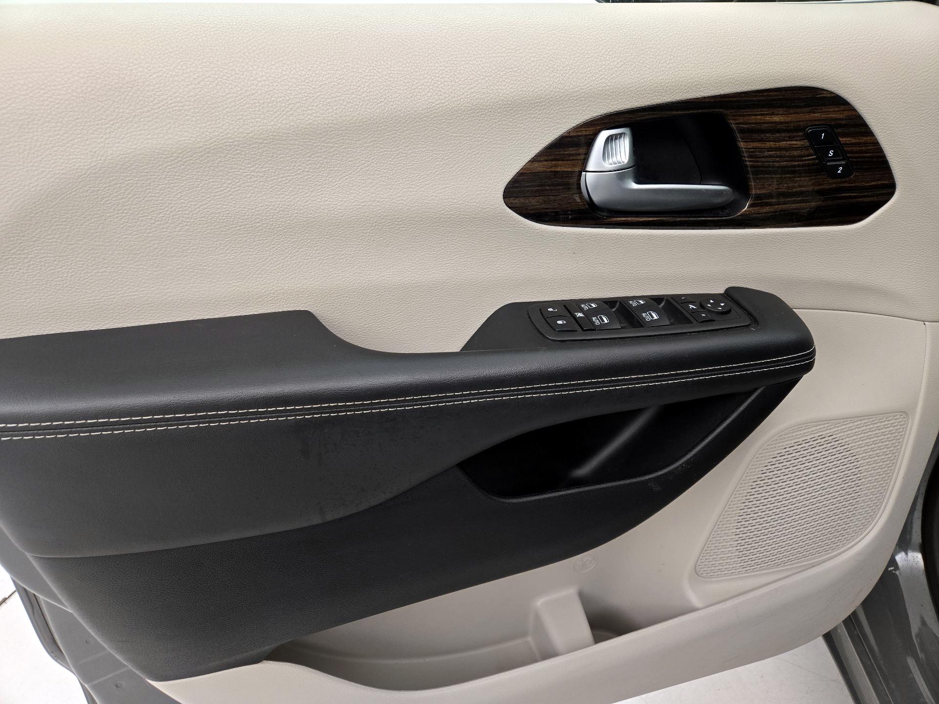 Thumbnail: 2023 Chrysler Pacifica - 12