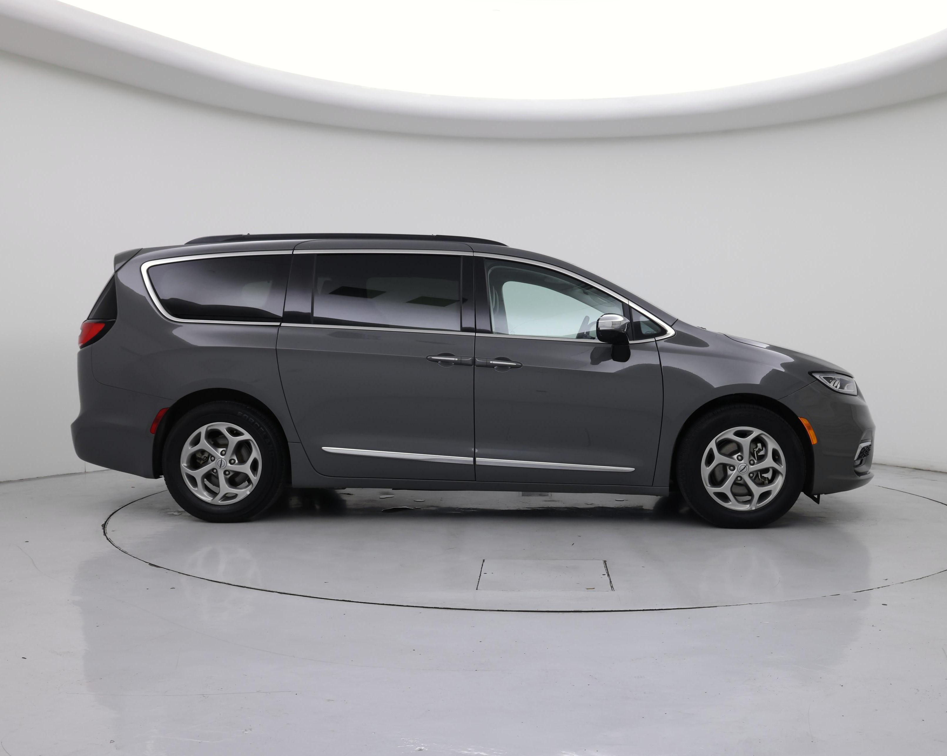 Thumbnail: 2023 Chrysler Pacifica - 7