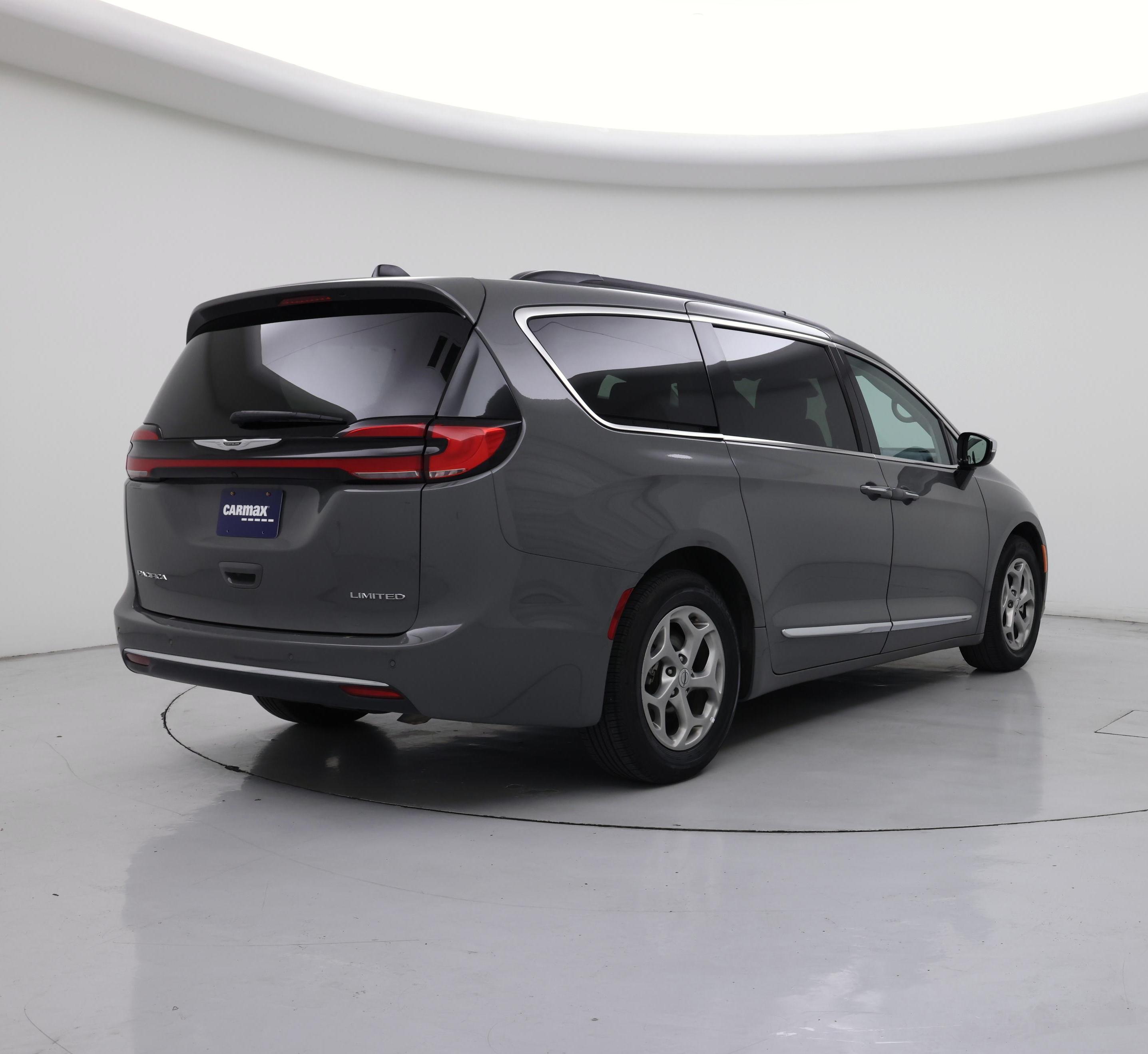 Thumbnail: 2023 Chrysler Pacifica - 8