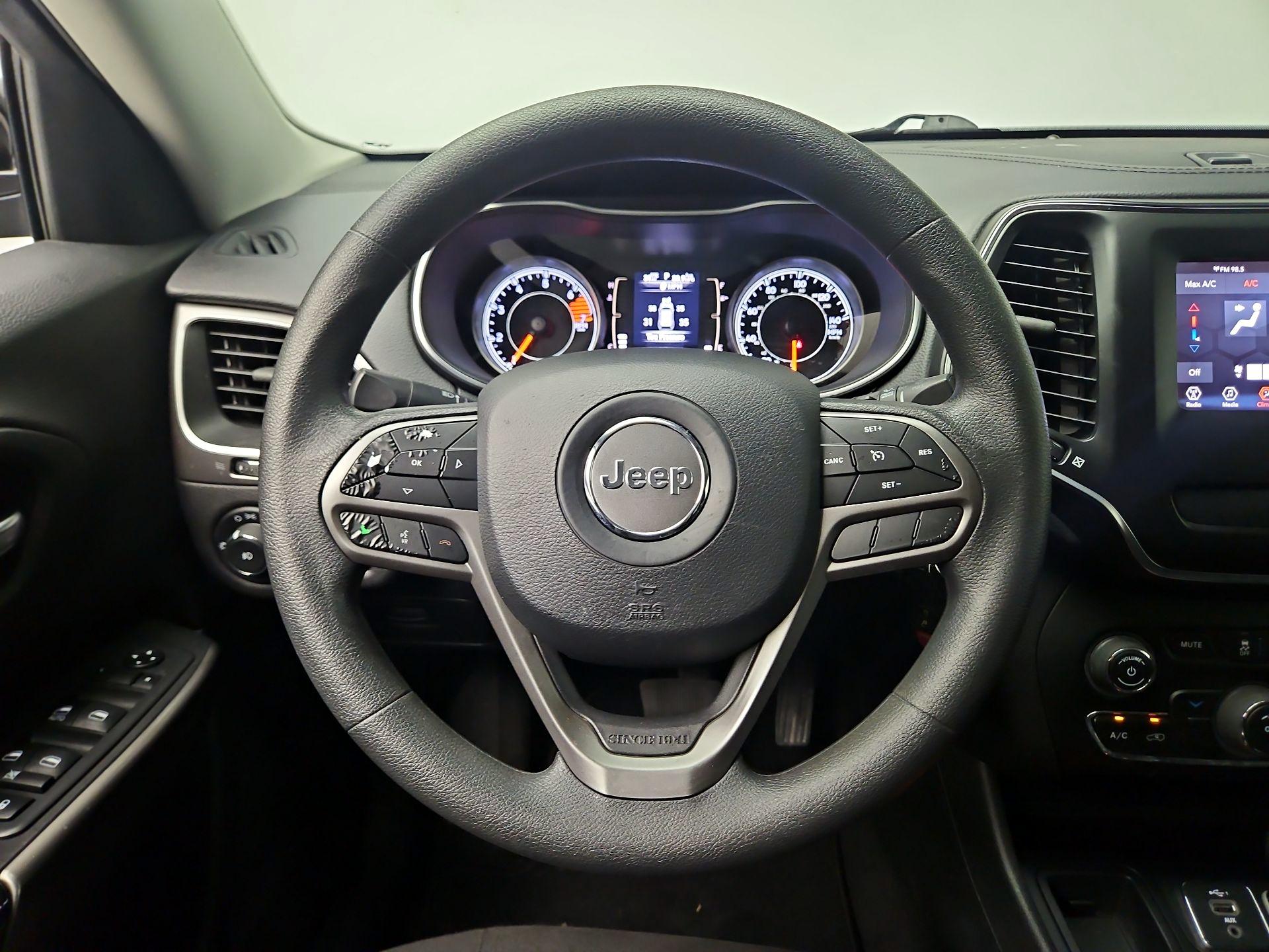 Thumbnail: 2019 Jeep Cherokee - 10