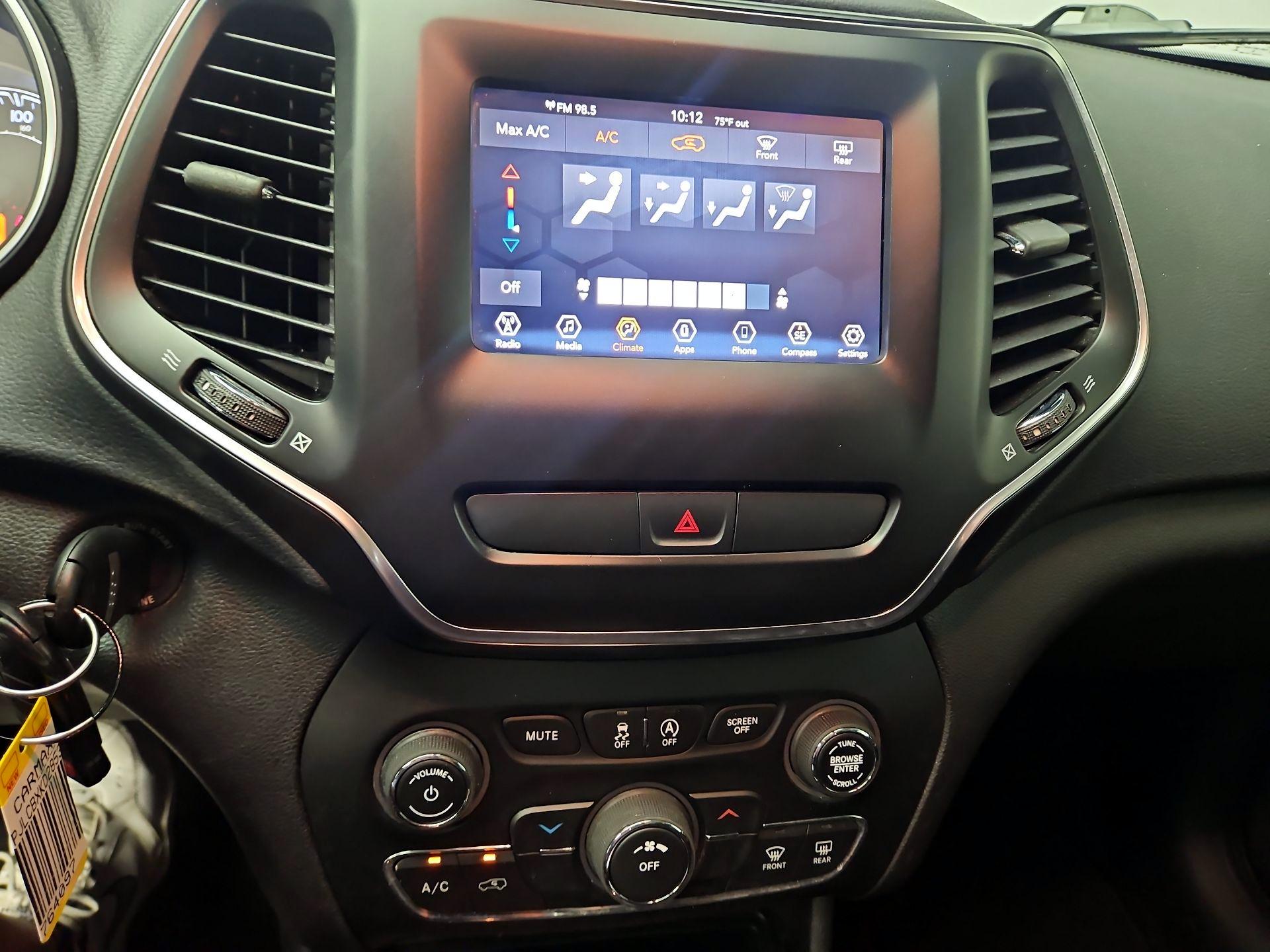 Thumbnail: 2019 Jeep Cherokee - 16