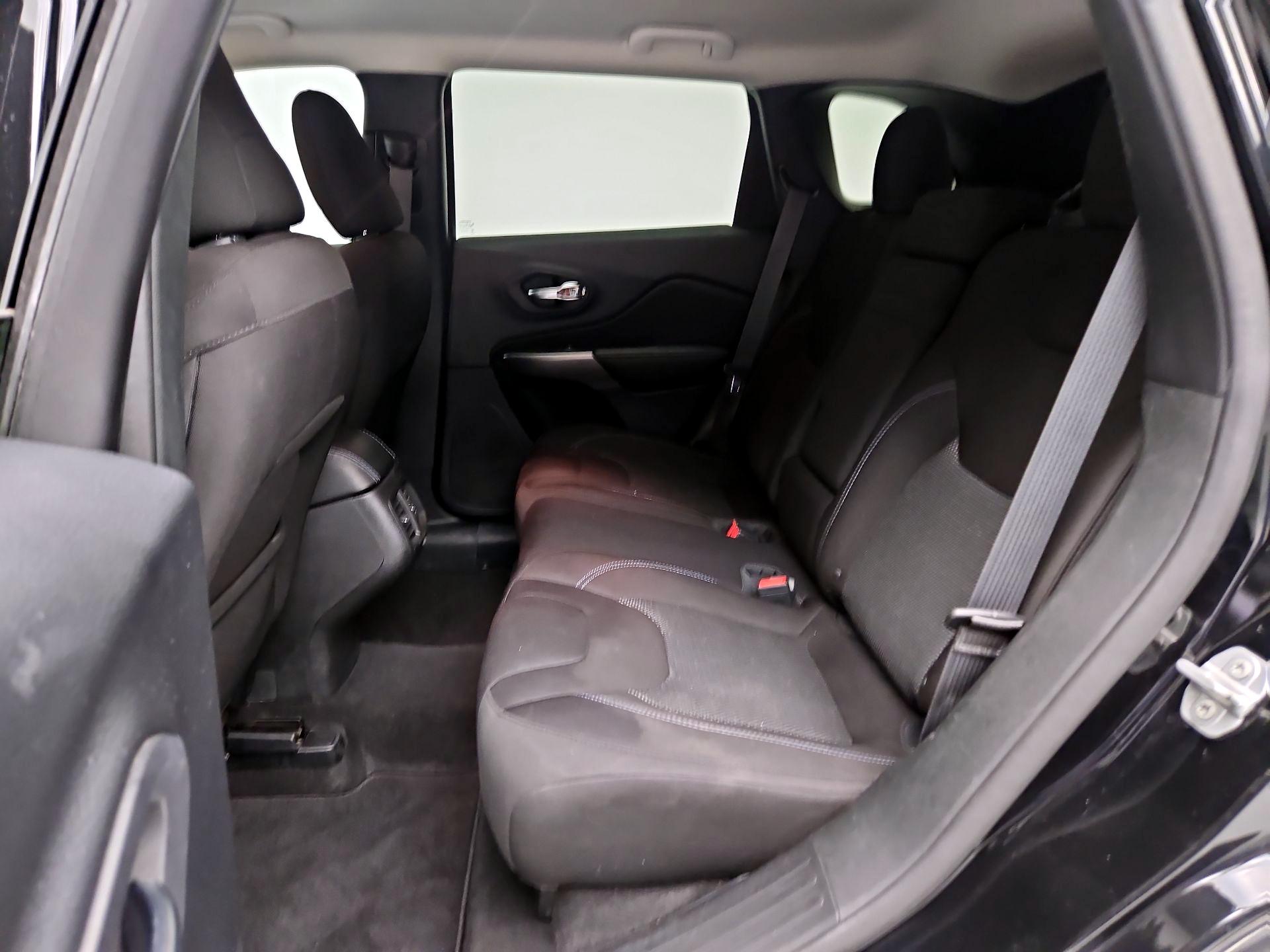 Thumbnail: 2019 Jeep Cherokee - 19