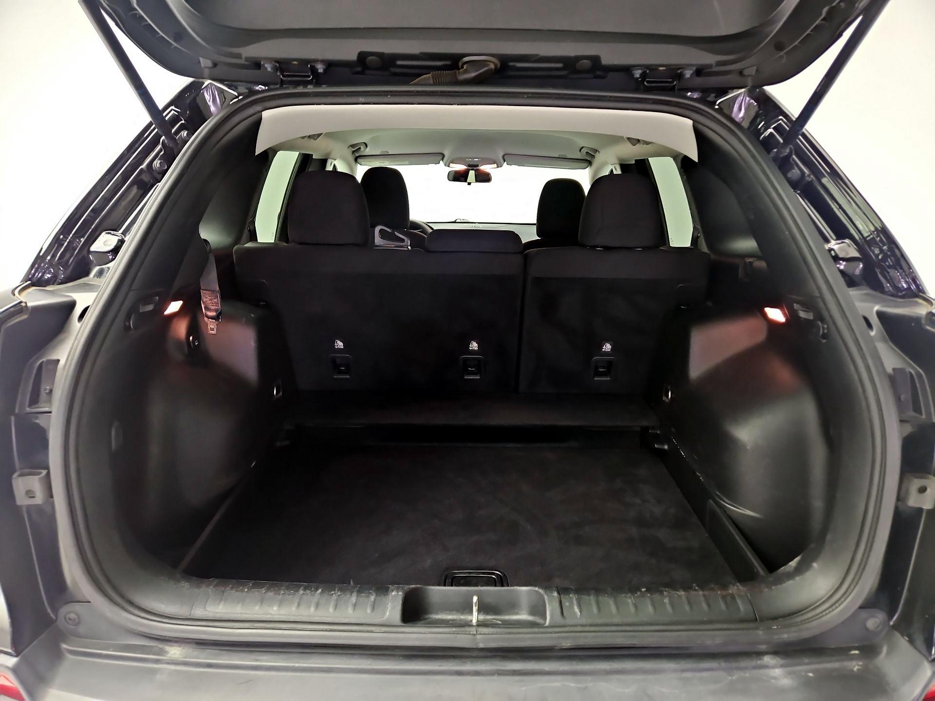 Thumbnail: 2019 Jeep Cherokee - 20