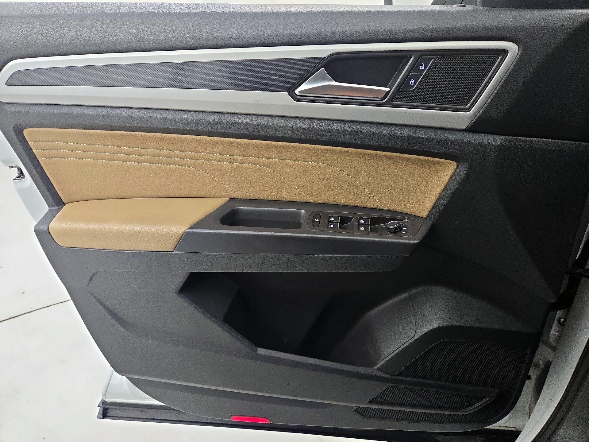 Thumbnail: 2022 Volkswagen Atlas - 12