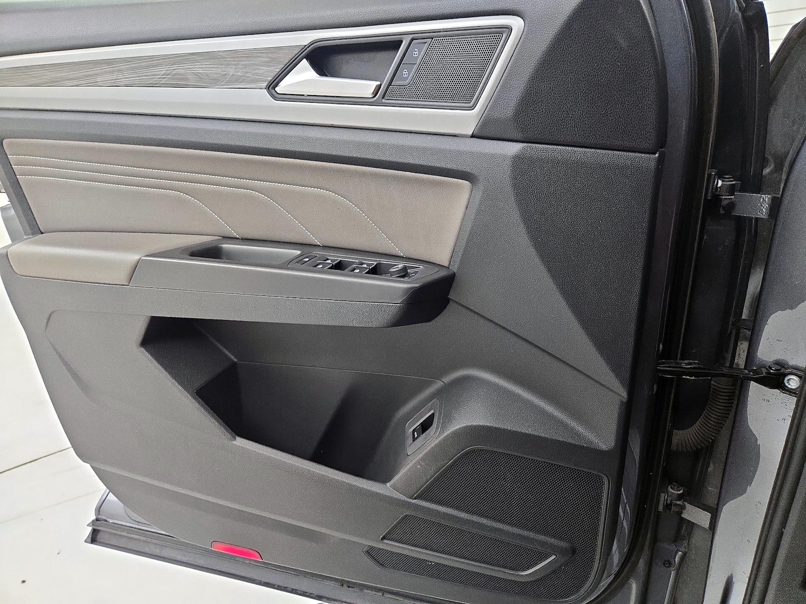 2023 Volkswagen Atlas Cross Sport SE w/Tech - Photo 13