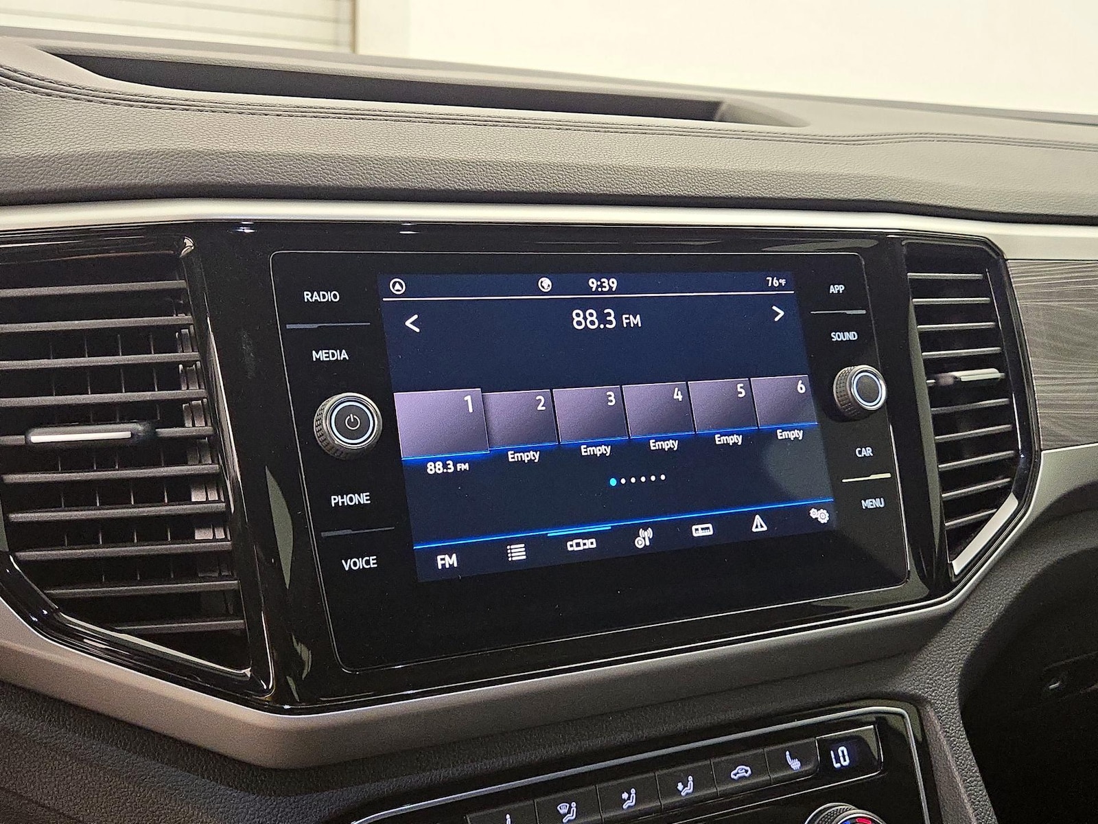 2023 Volkswagen Atlas Cross Sport SE w/Tech - Photo 16