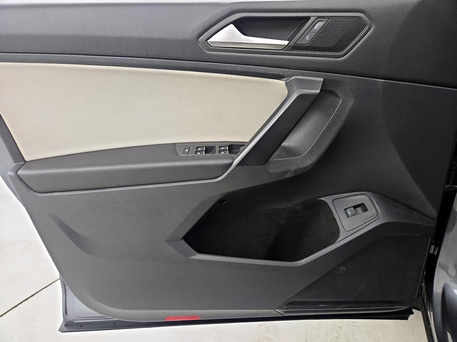 Thumbnail: 2021 Volkswagen Tiguan - 12